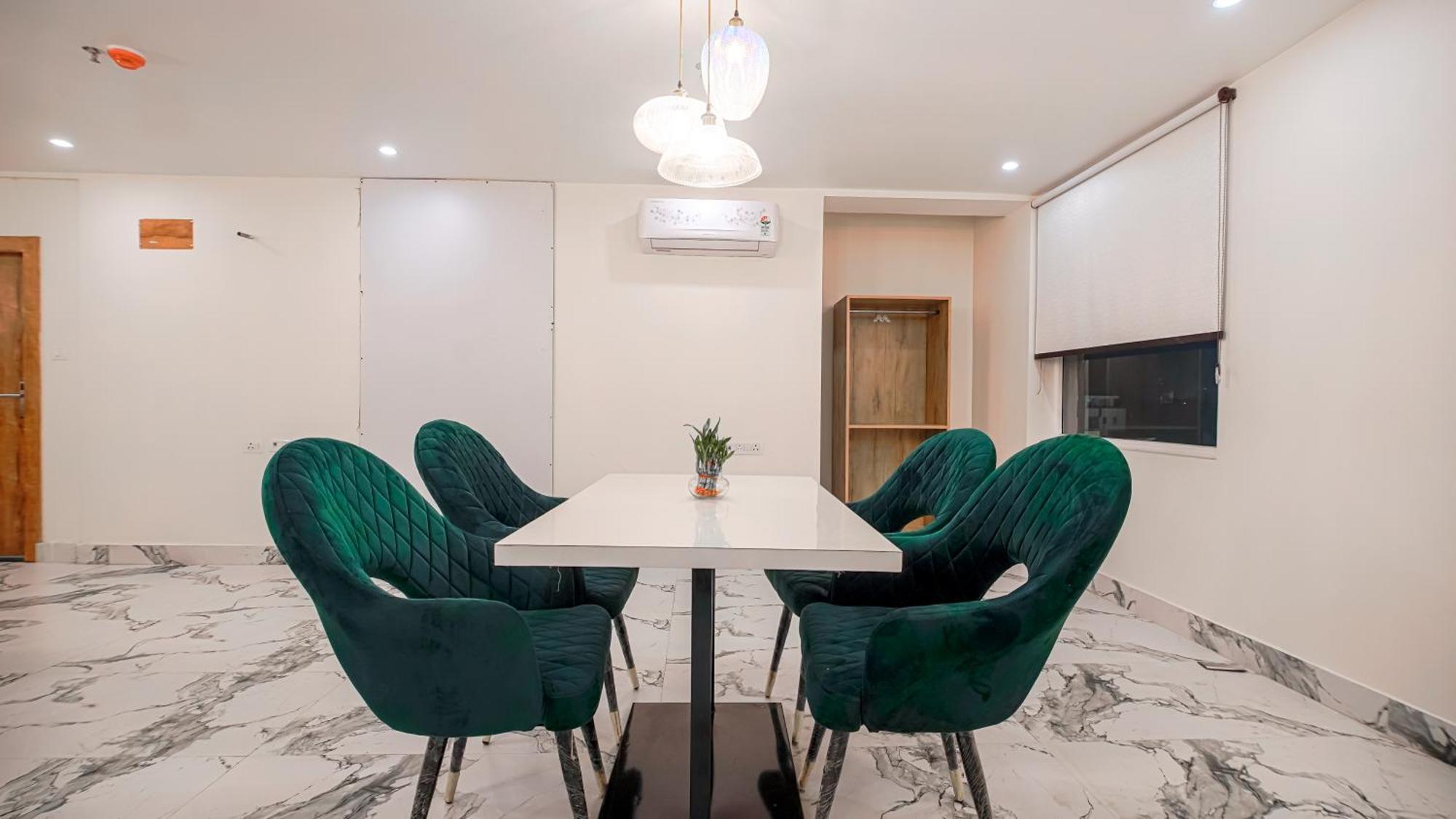 Perfectstayz Premium Cadillac Hotel Varanasi