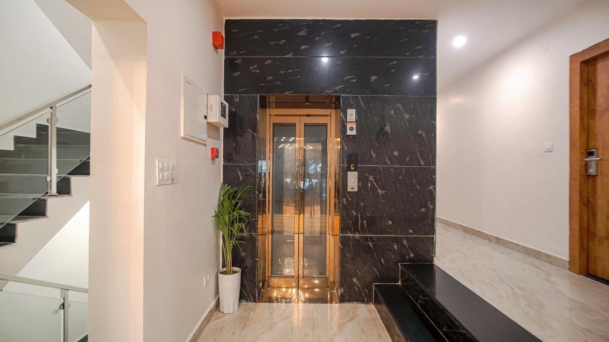 Perfectstayz Premium Cadillac Hotel Varanasi