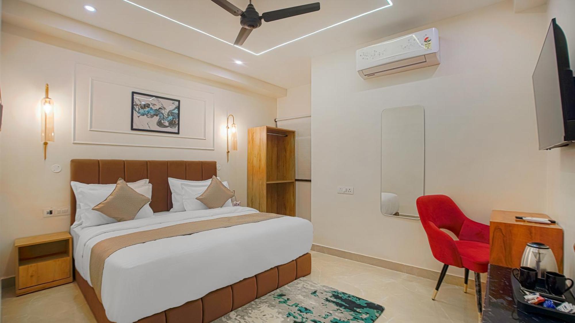 Perfectstayz Premium Cadillac Hotel