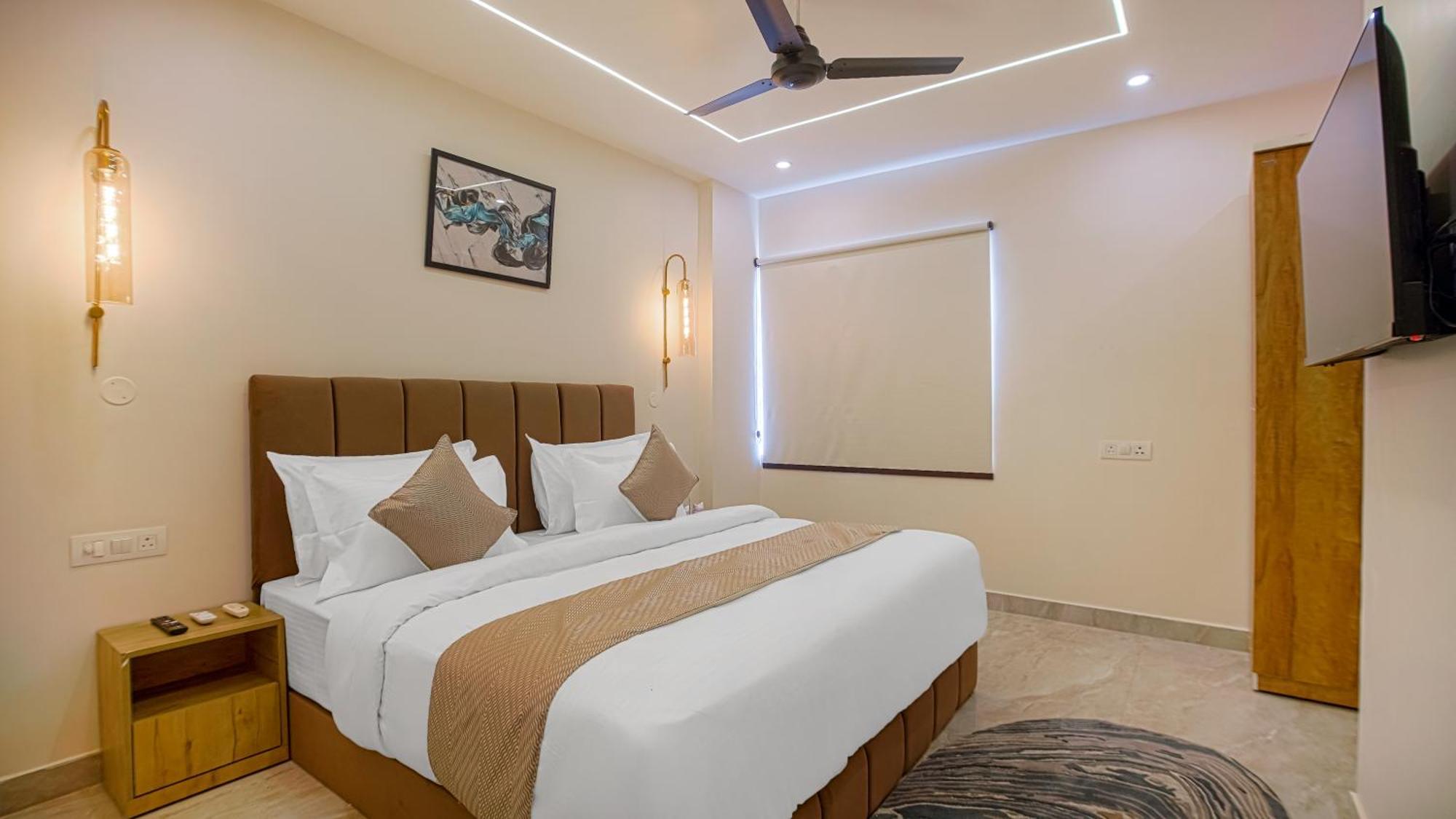 Perfectstayz Premium Cadillac Hotel Varanasi