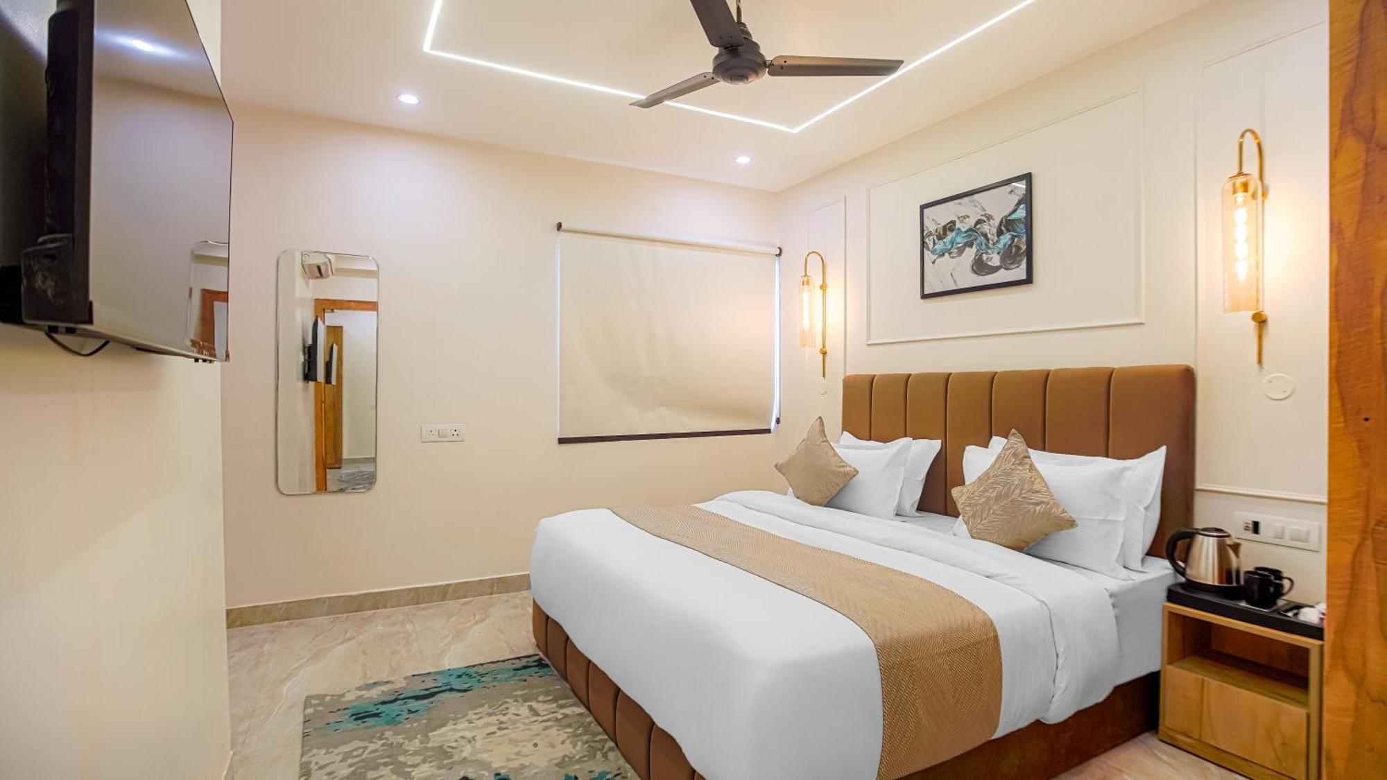 Perfectstayz Premium Cadillac Hotel