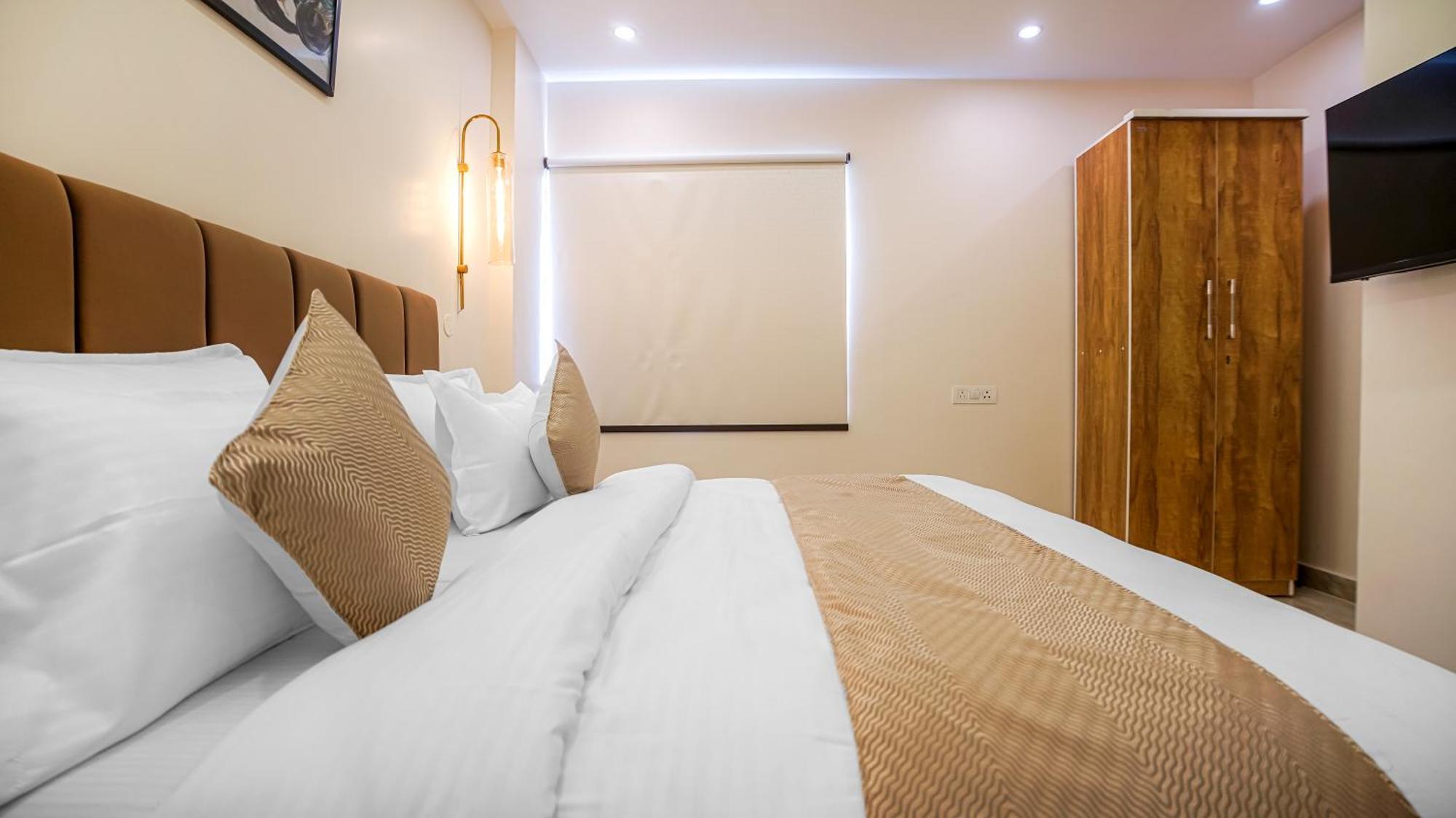 Perfectstayz Premium Cadillac Hotel
