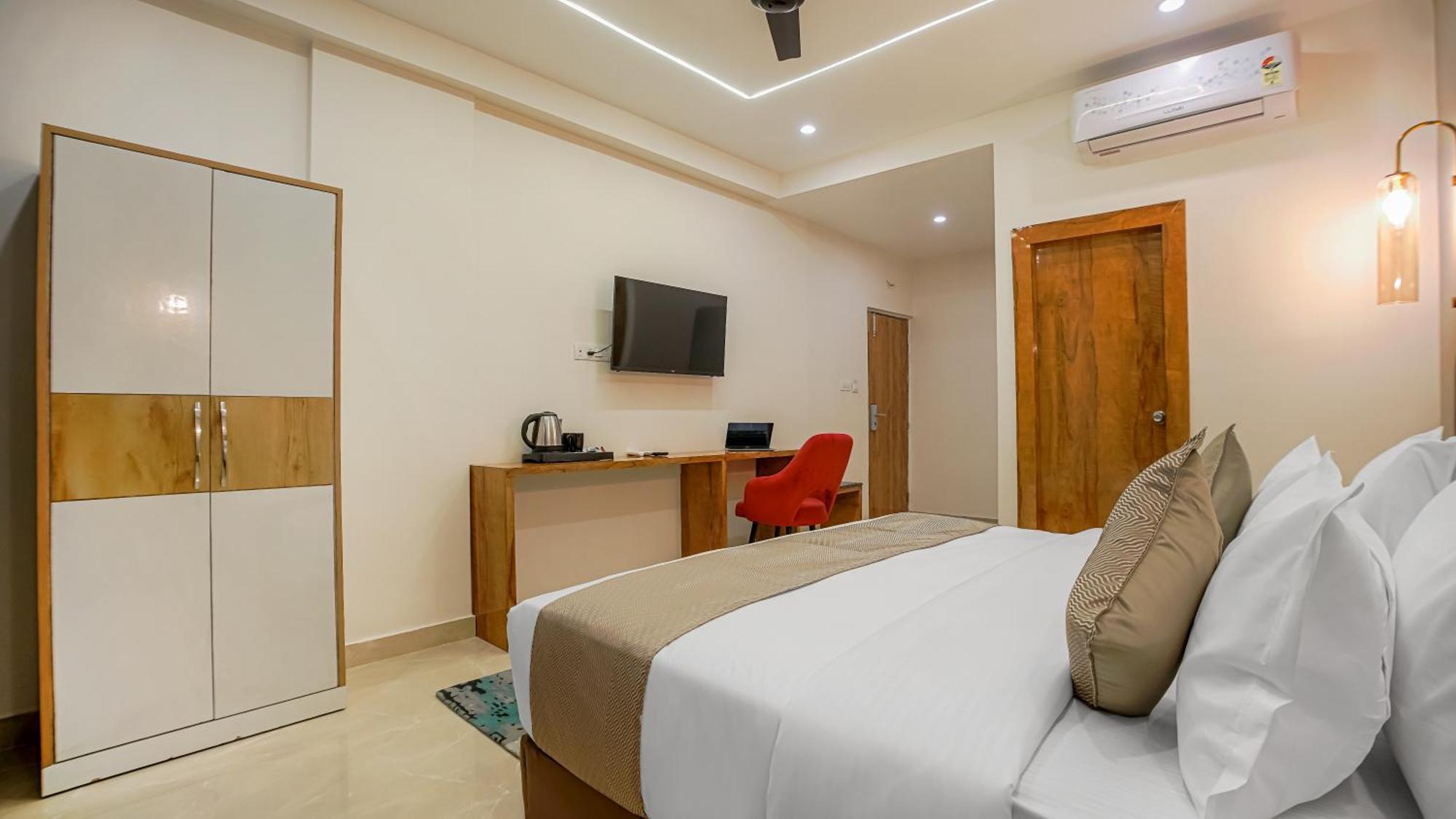 Perfectstayz Premium Cadillac Hotel