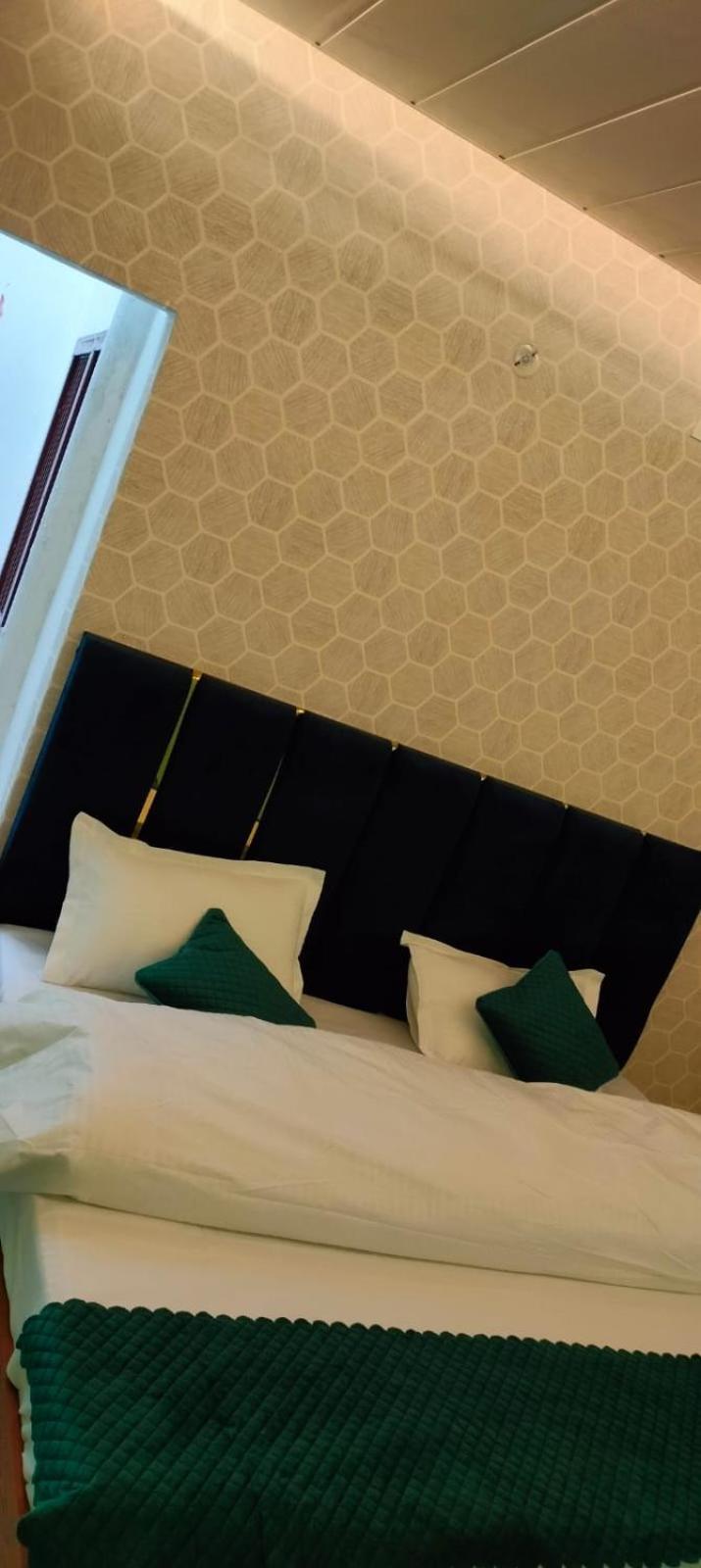 Hotel Gulab Residency 3*