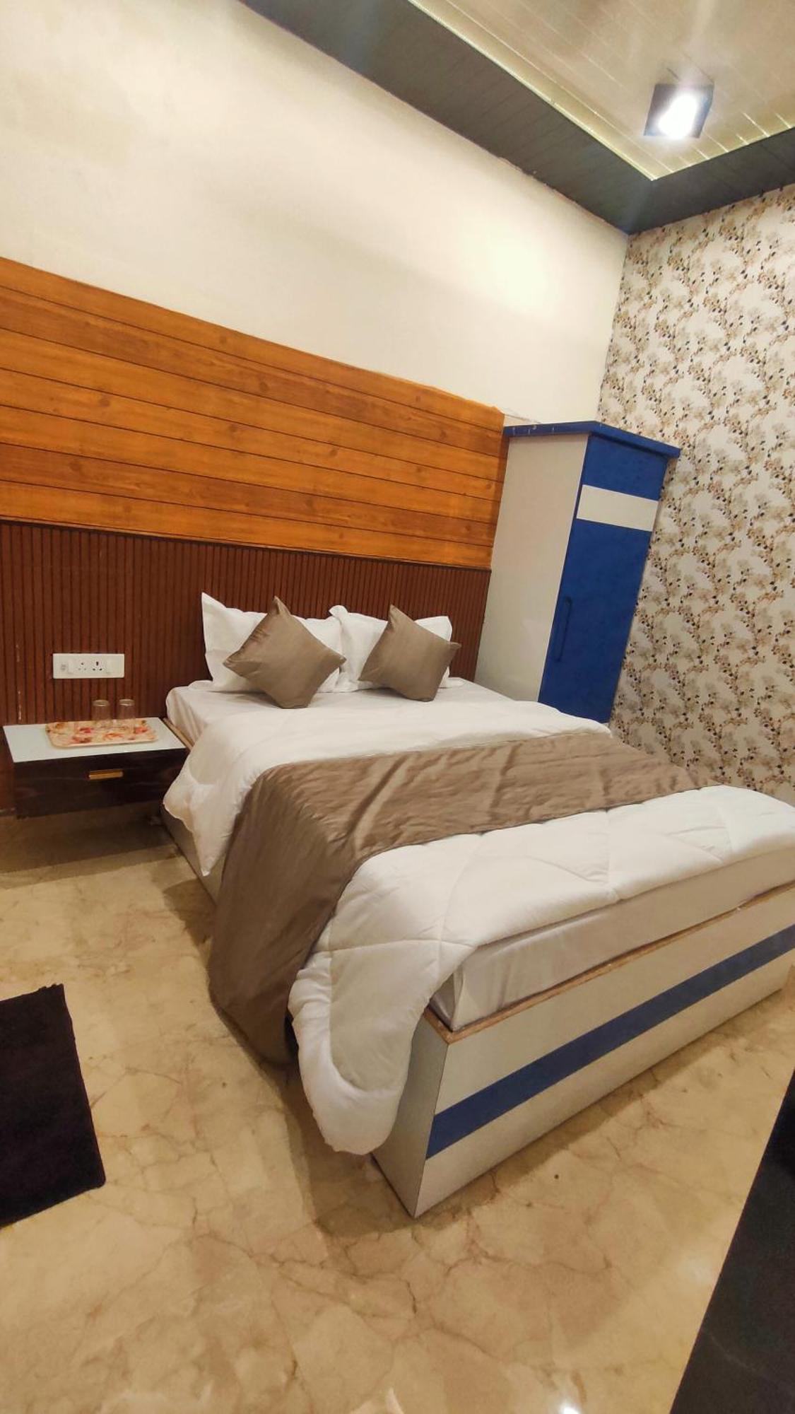 Sk Residency Guest house *