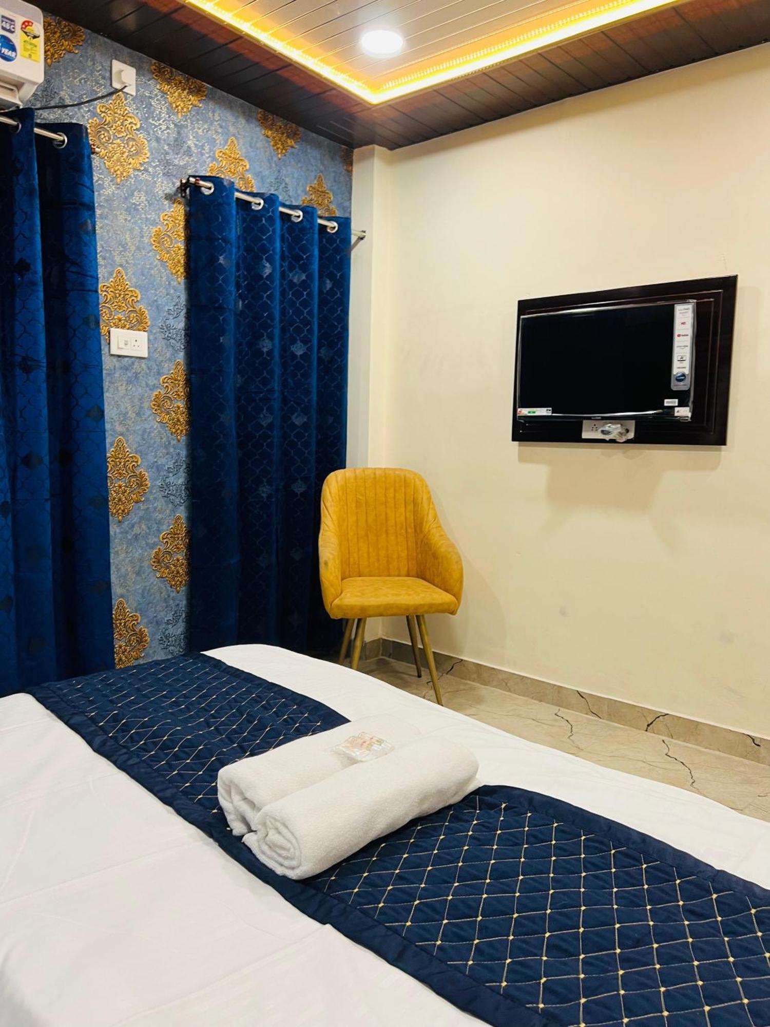 Guest house The V Residency Varanasi
