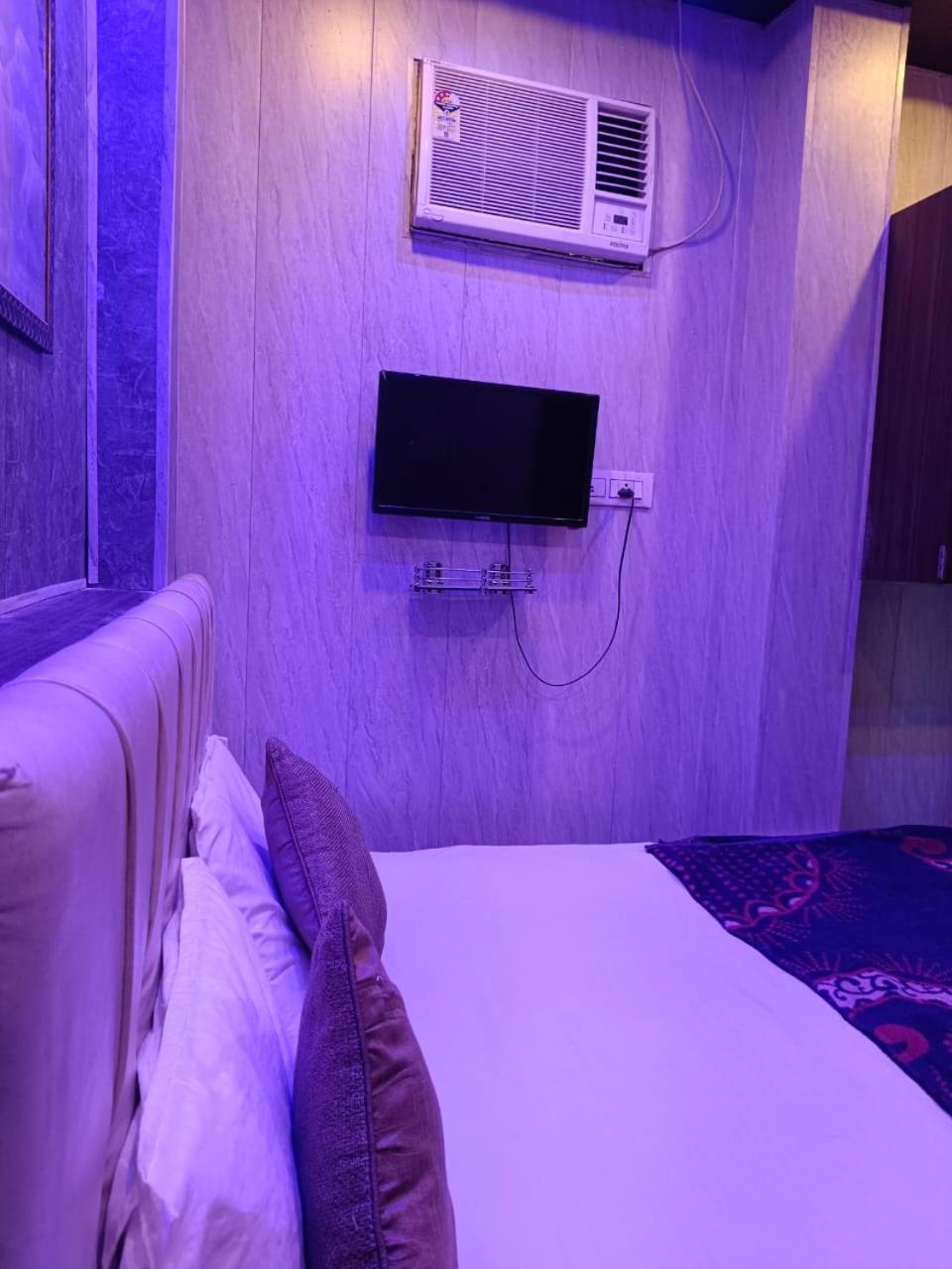 Guest house Glitz Shiv Kashi P - Nr Dashashwamedh Ghat Varanasi