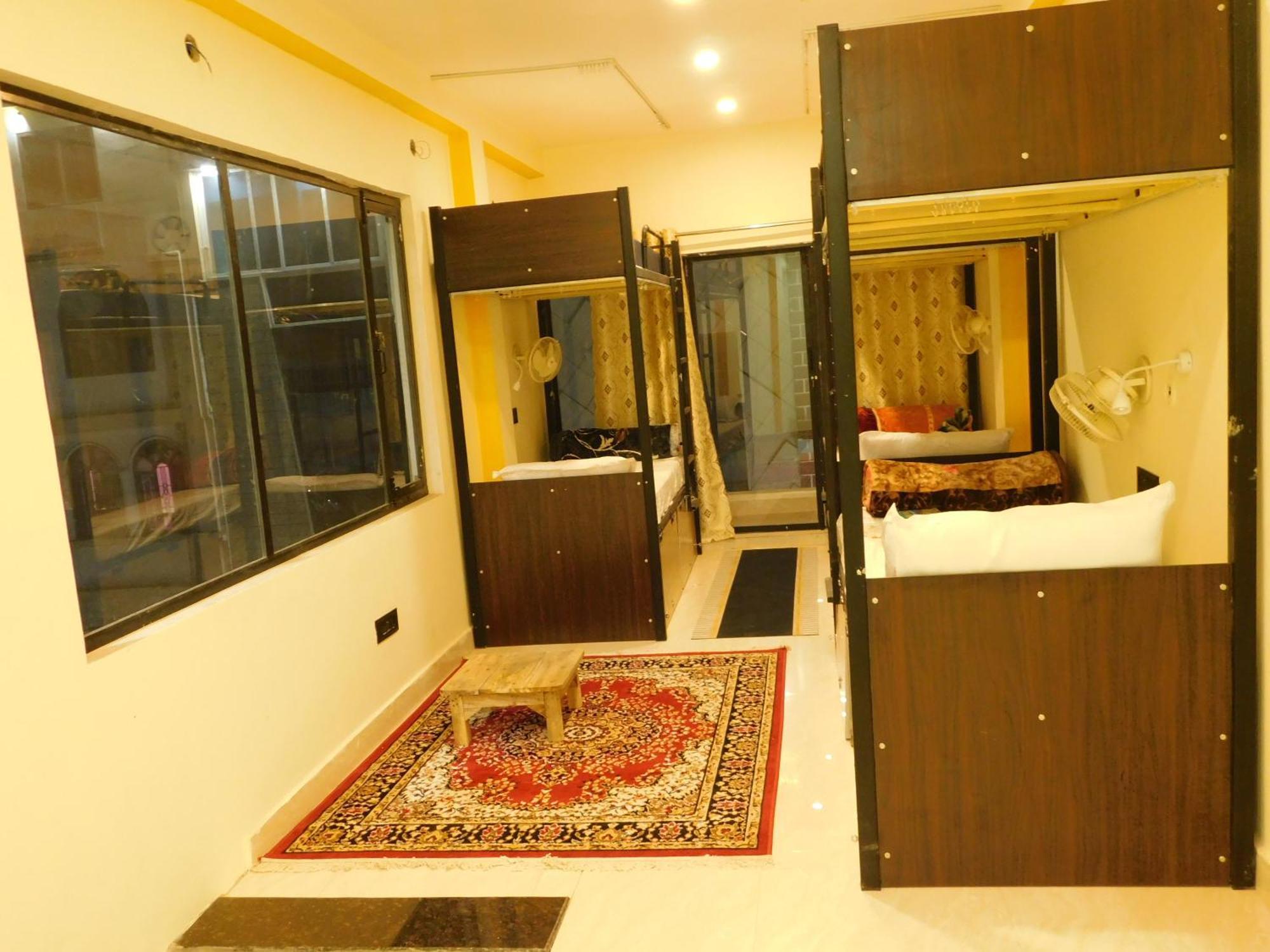 Camp24x7 Hostel *
