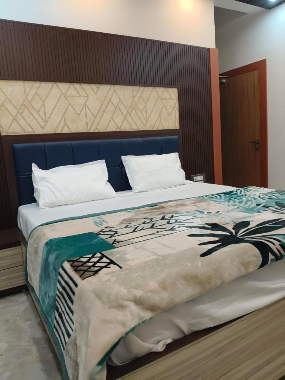Raj 3* Varanasi