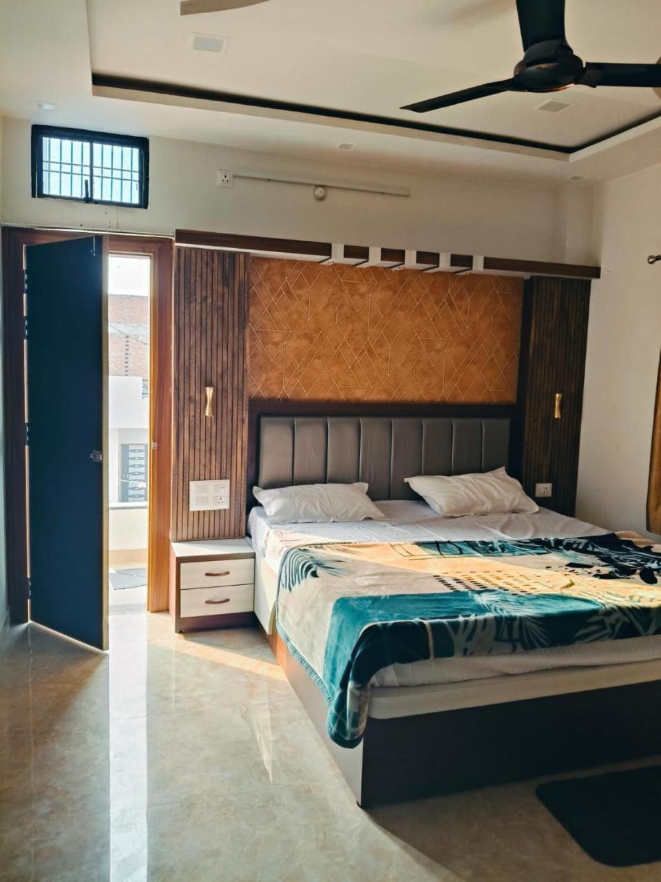 Hotel Raj