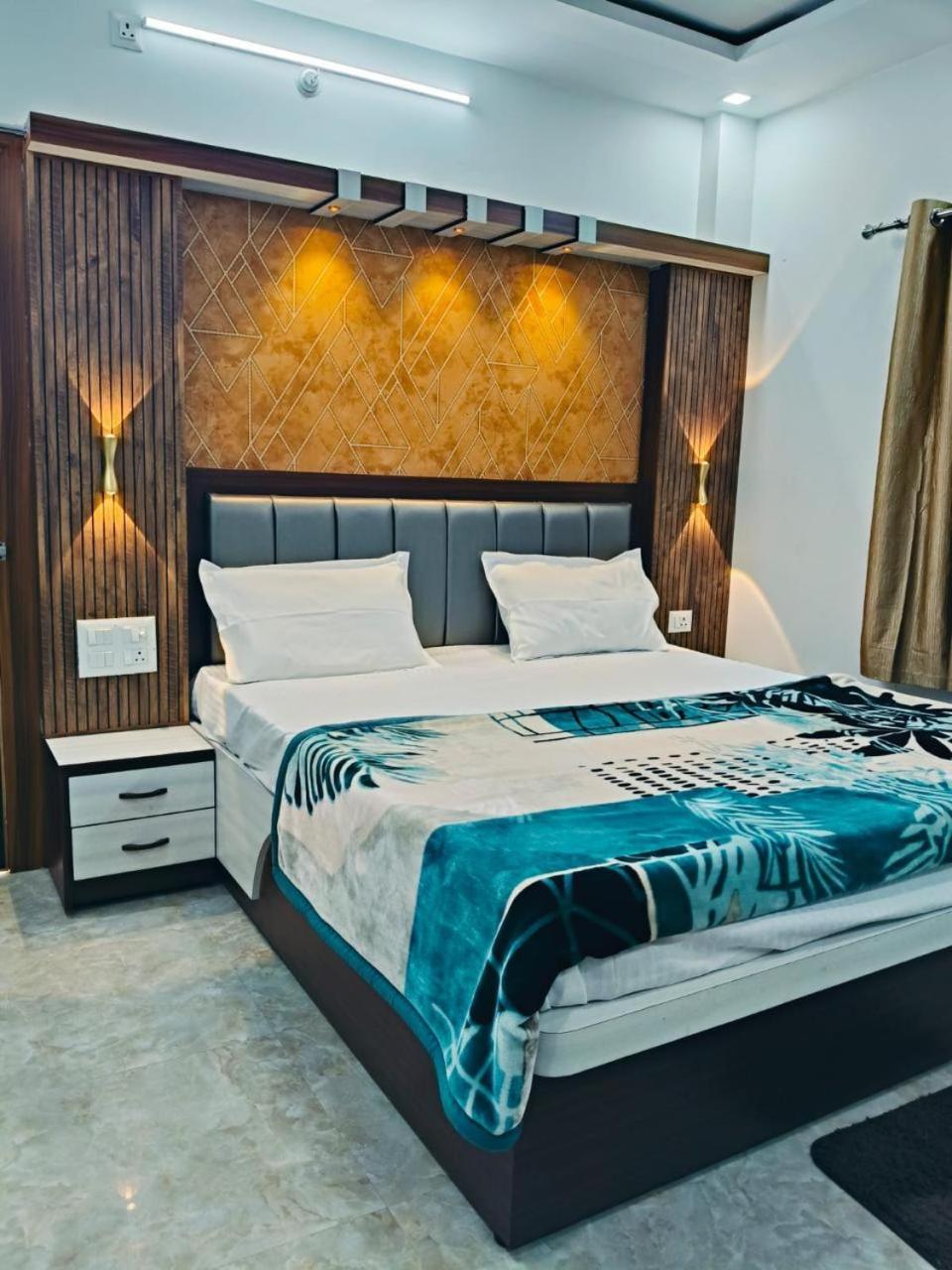 Raj Hotel
