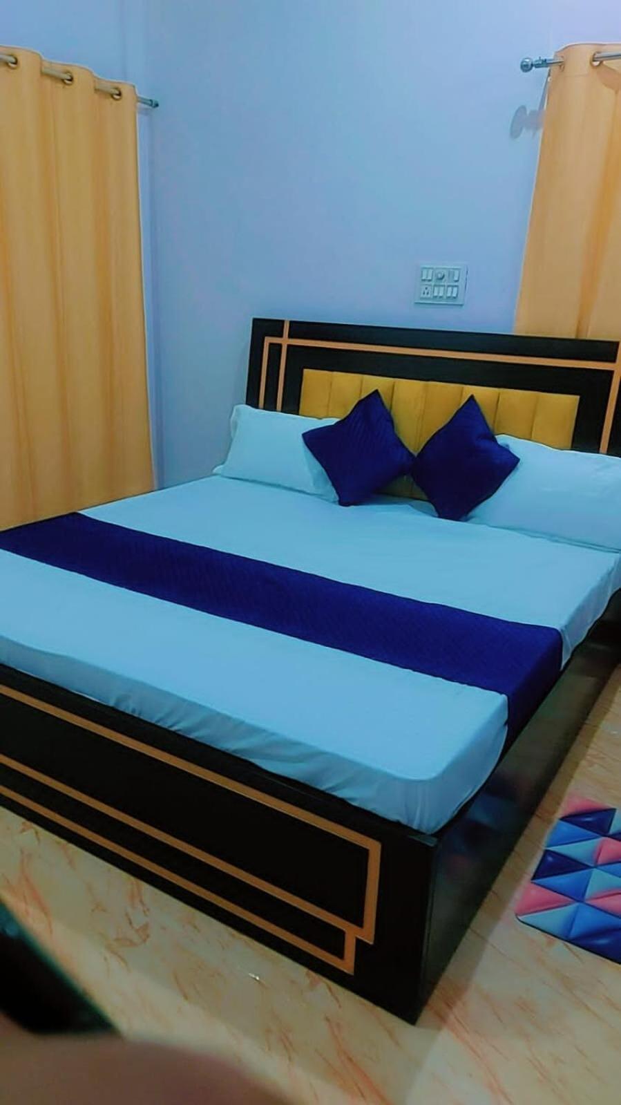 Sri Radhe Shyam 1bhk - Walkable Distance To Sri Kashi Vishwanath Temple, Dashashwamedh Ghat, And Ganga Arti *