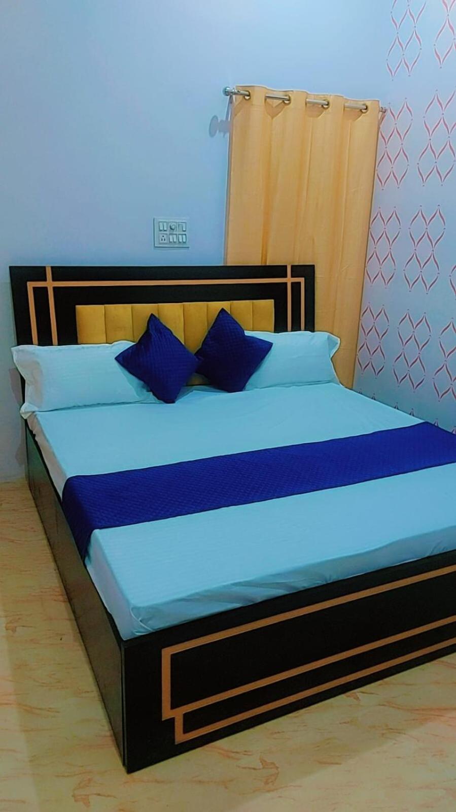Sri Radhe Shyam 1bhk - Walkable Distance To Sri Kashi Vishwanath Temple, Dashashwamedh Ghat, And Ganga Arti Apartment *