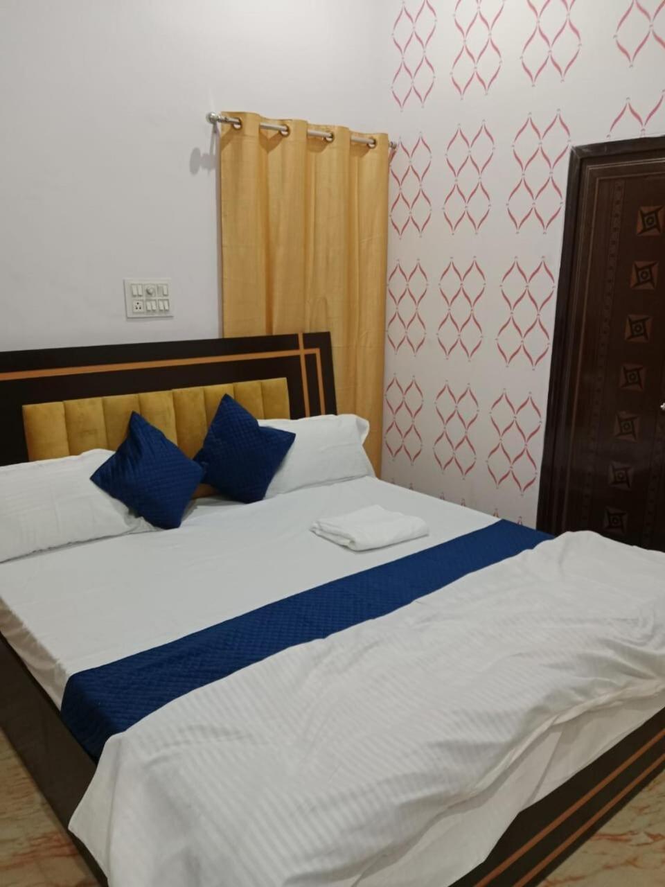 Sri Radhe Shyam 1bhk - Walkable Distance To Sri Kashi Vishwanath Temple, Dashashwamedh Ghat, And Ganga Arti