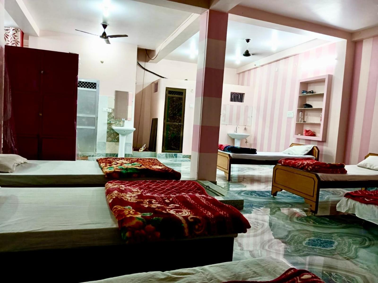 Guest house Trilok P - Dashashwamedh Ghat Near Kashi Vishwanath Temple Varanasi
