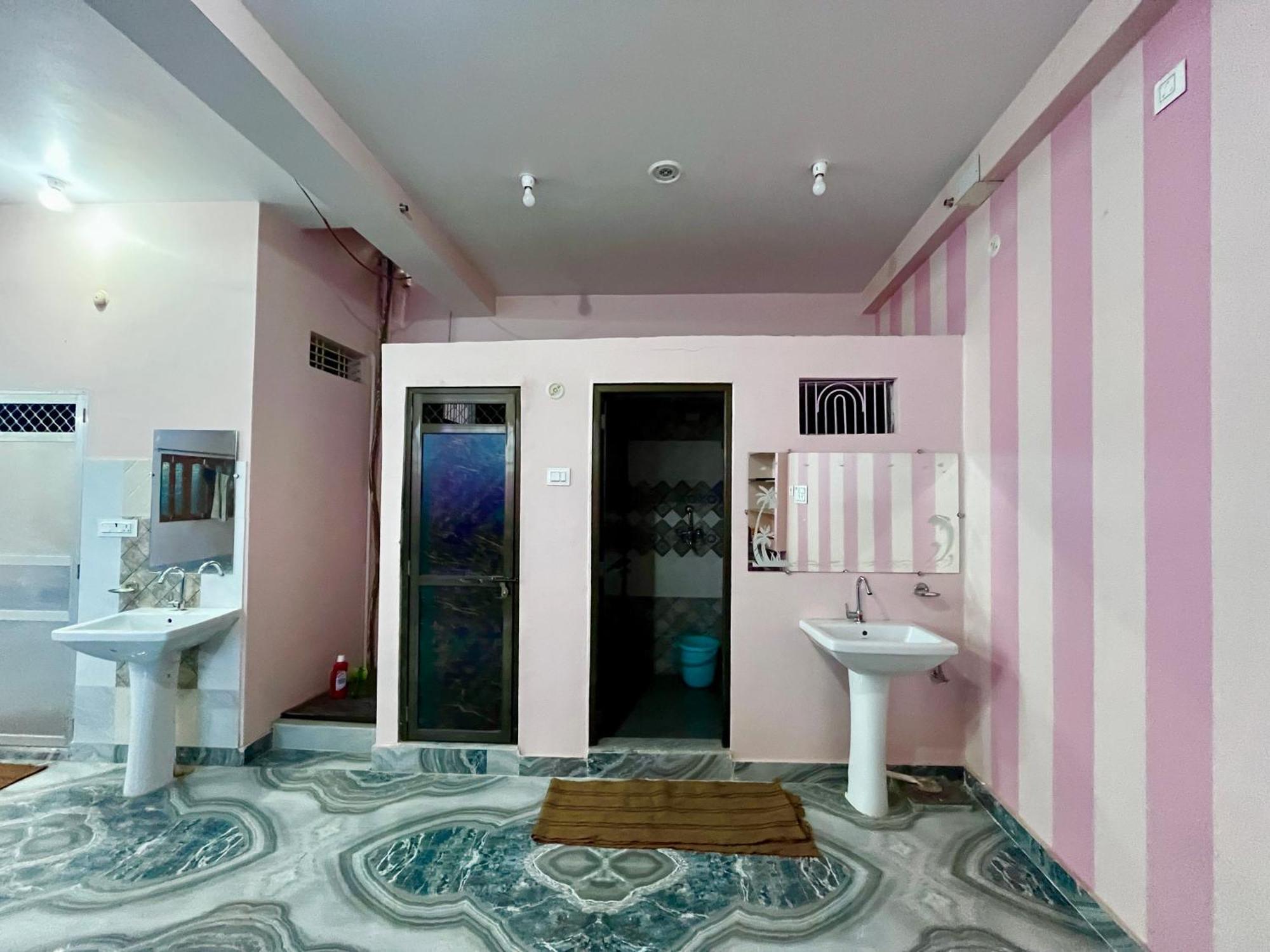 Guest house Trilok P - Dashashwamedh Ghat Near Kashi Vishwanath Temple Varanasi