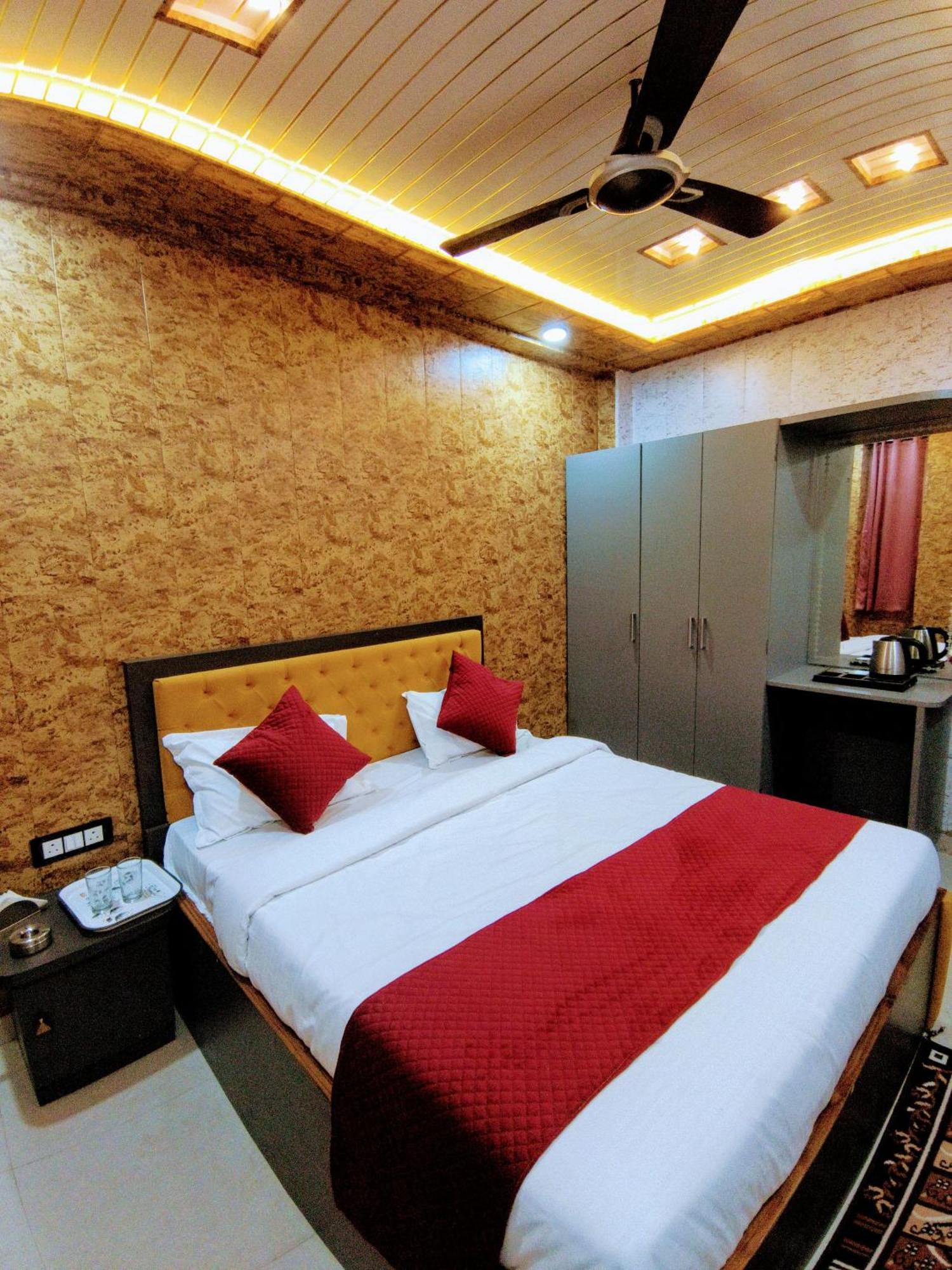 R K Villa- 500 Mtr From Kashi Vishvanath Temple Hotel