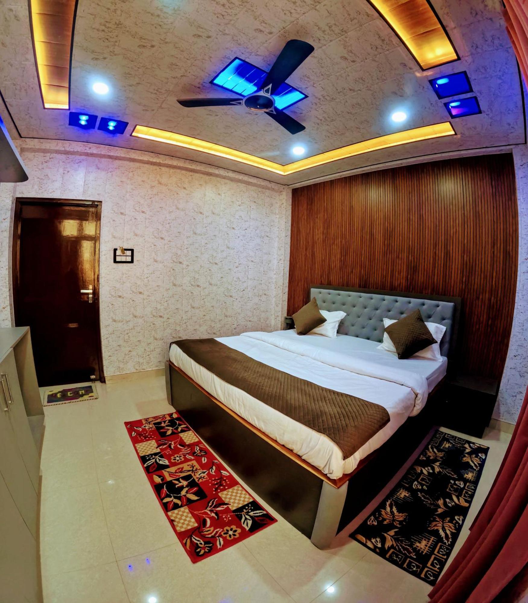 Hotel R K Villa- 500 Mtr From Kashi Vishvanath Temple Varanasi