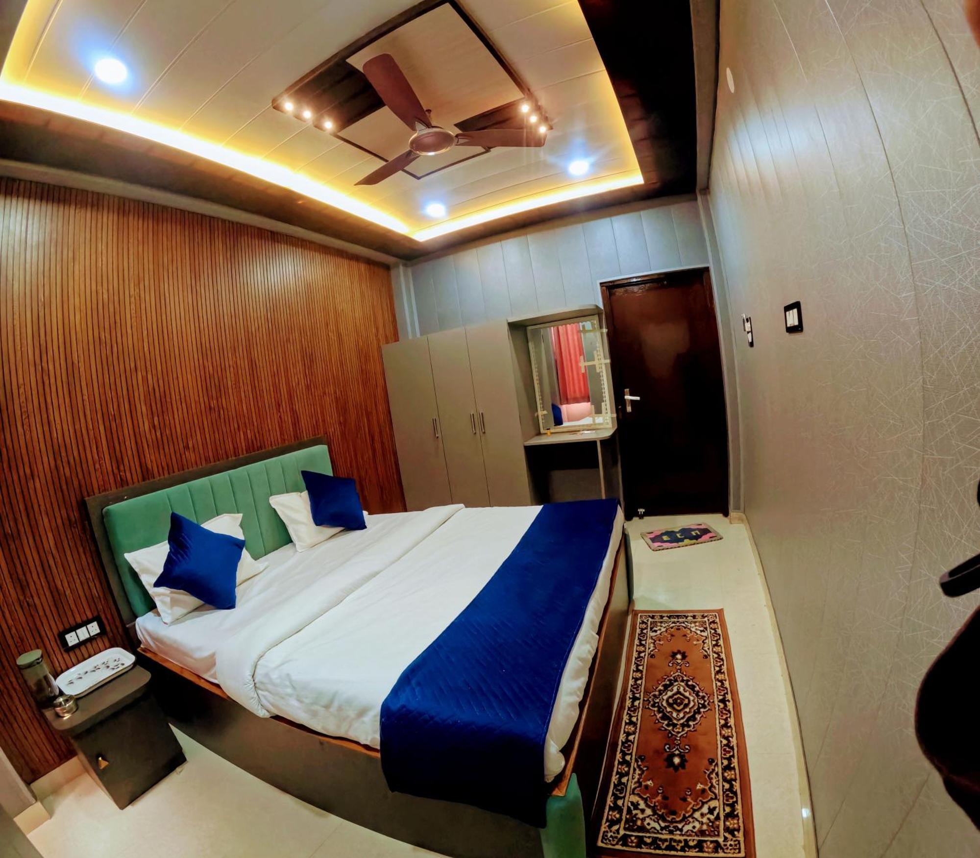 R K Villa- 500 Mtr From Kashi Vishvanath Temple