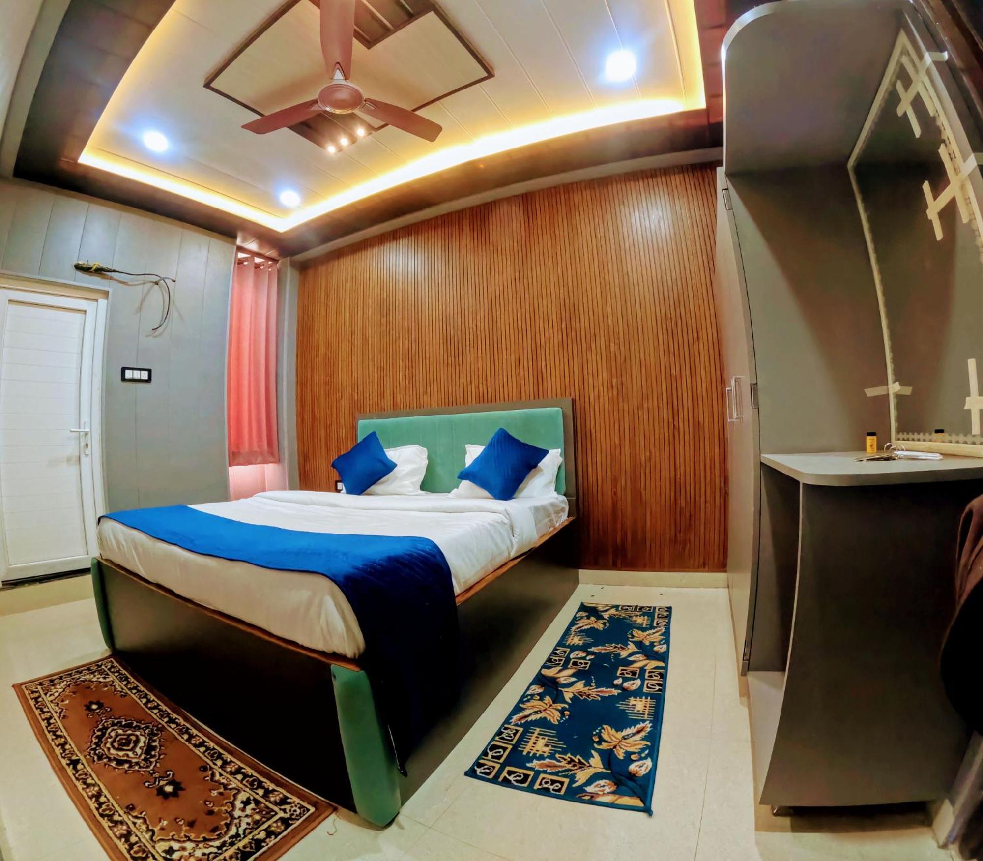 R K Villa- 500 Mtr From Kashi Vishvanath Temple
