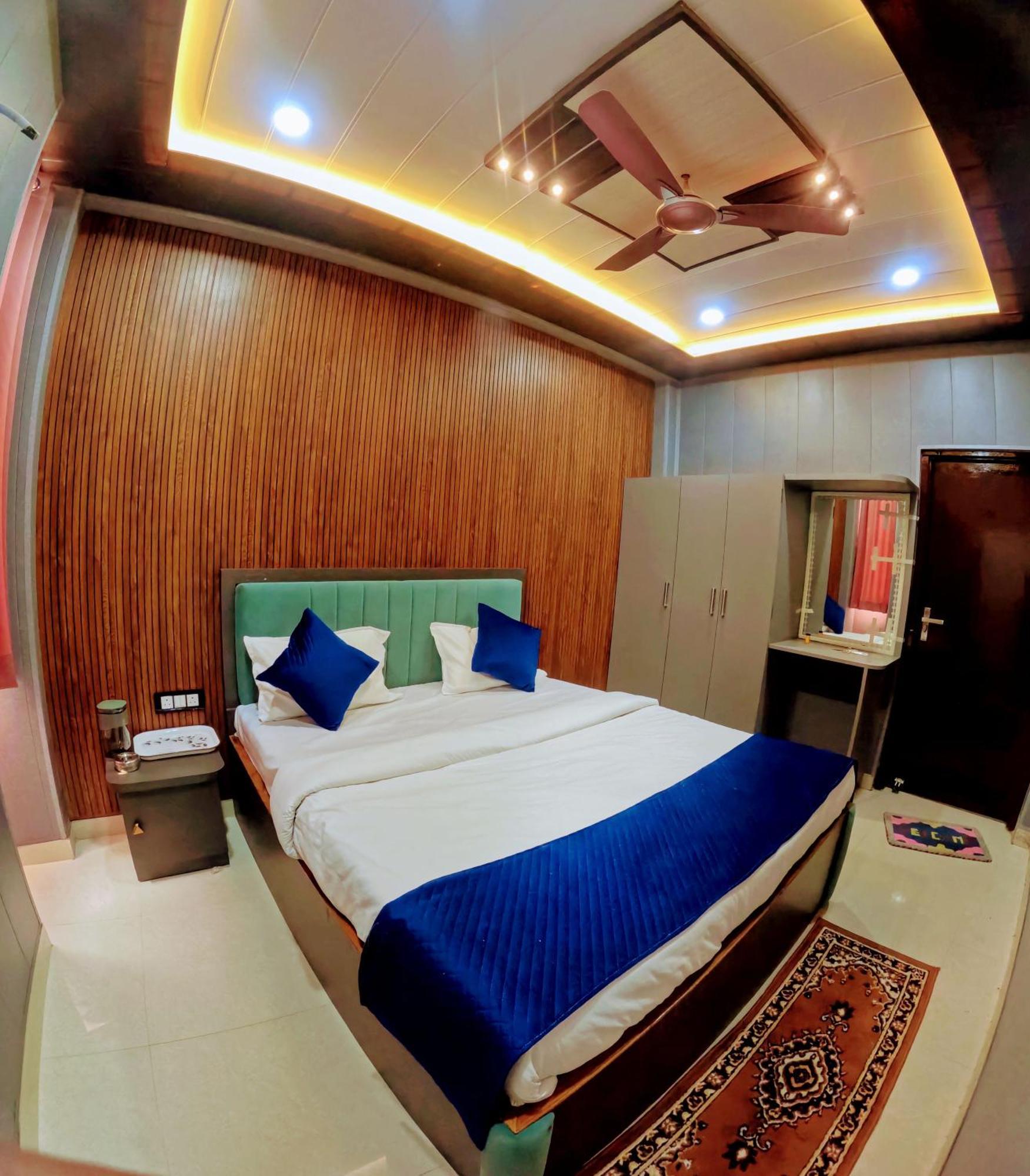 Hotel R K Villa- 500 Mtr From Kashi Vishvanath Temple *