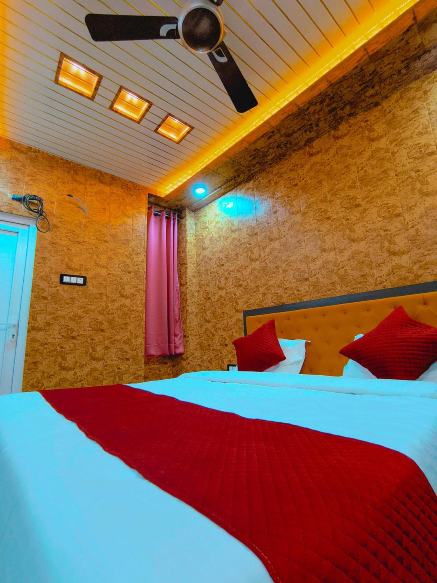 Hotel R K Villa- 500 Mtr From Kashi Vishvanath Temple *
