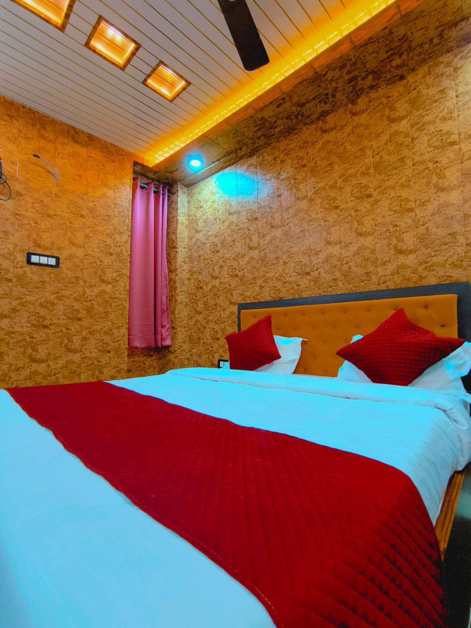 Hotel R K Villa- 500 Mtr From Kashi Vishvanath Temple Varanasi