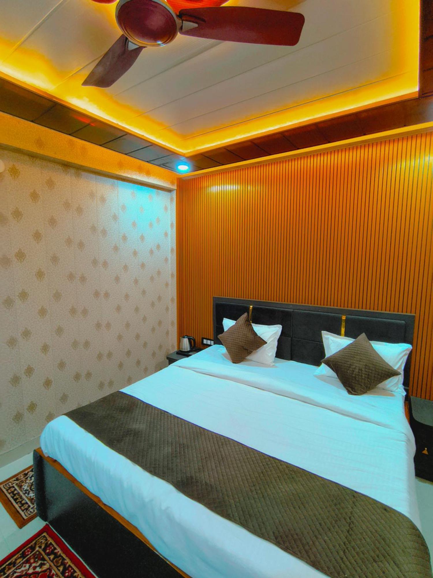 R K Villa- 500 Mtr From Kashi Vishvanath Temple