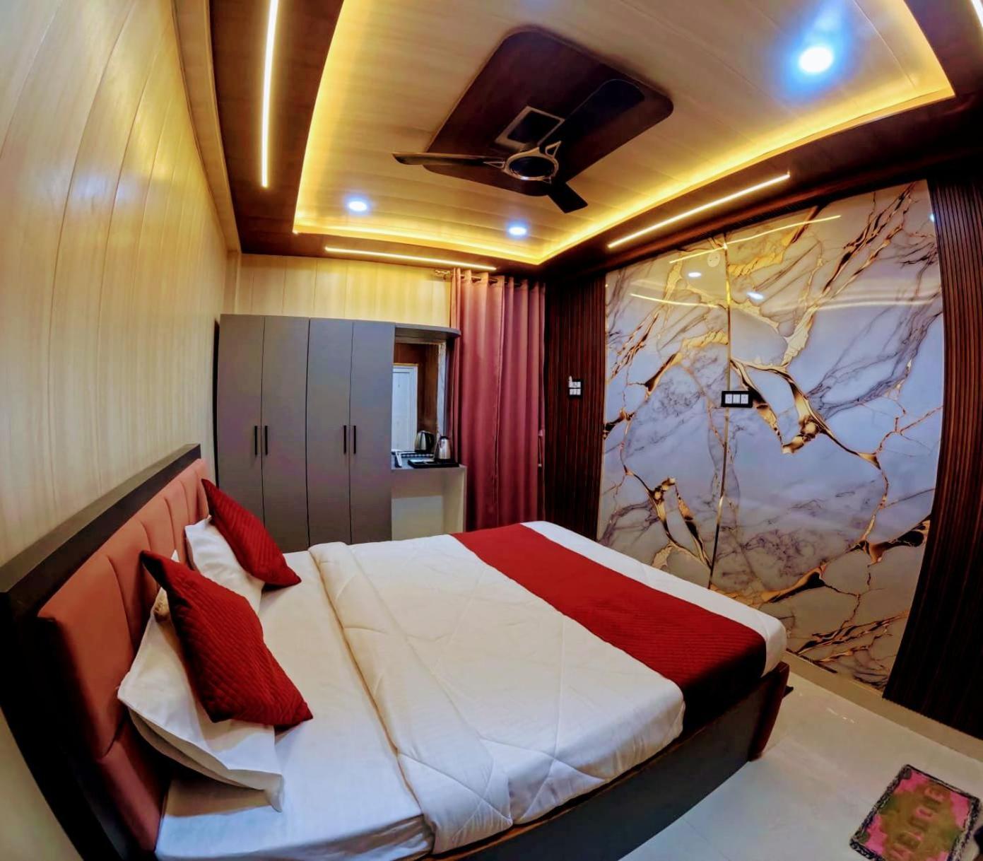 R K Villa- 500 Mtr From Kashi Vishvanath Temple Hotel