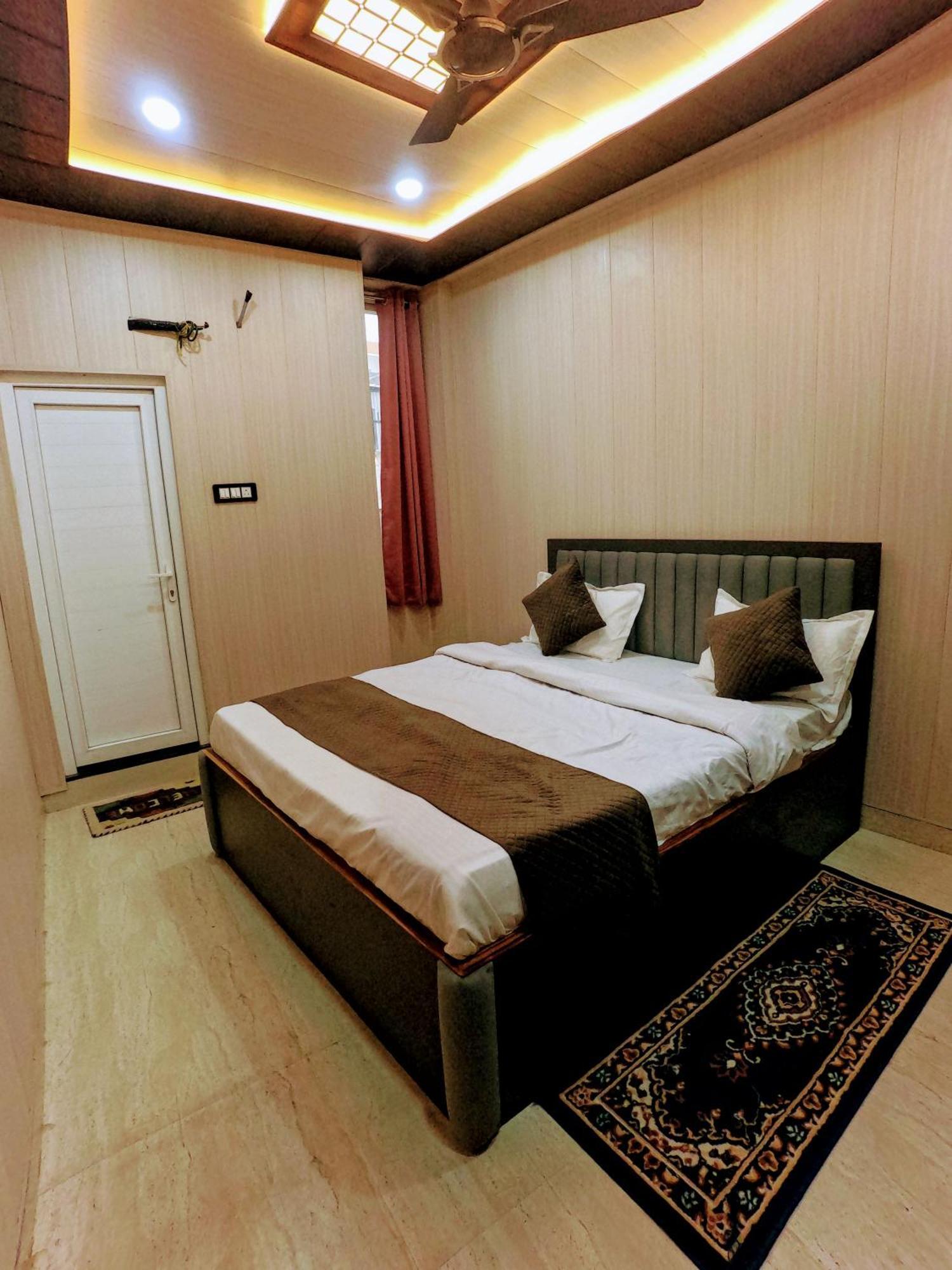 R K Villa- 500 Mtr From Kashi Vishvanath Temple * Varanasi