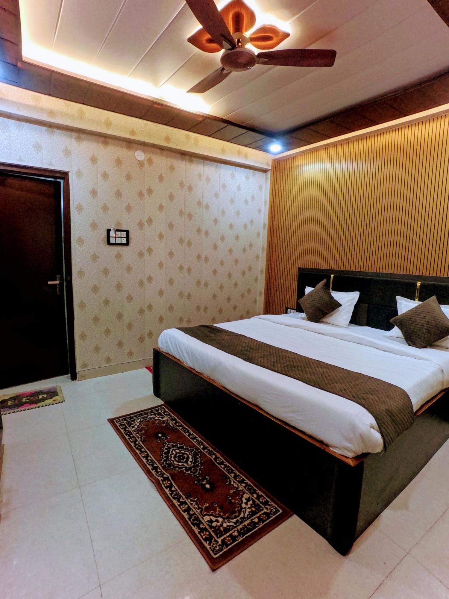 R K Villa- 500 Mtr From Kashi Vishvanath Temple