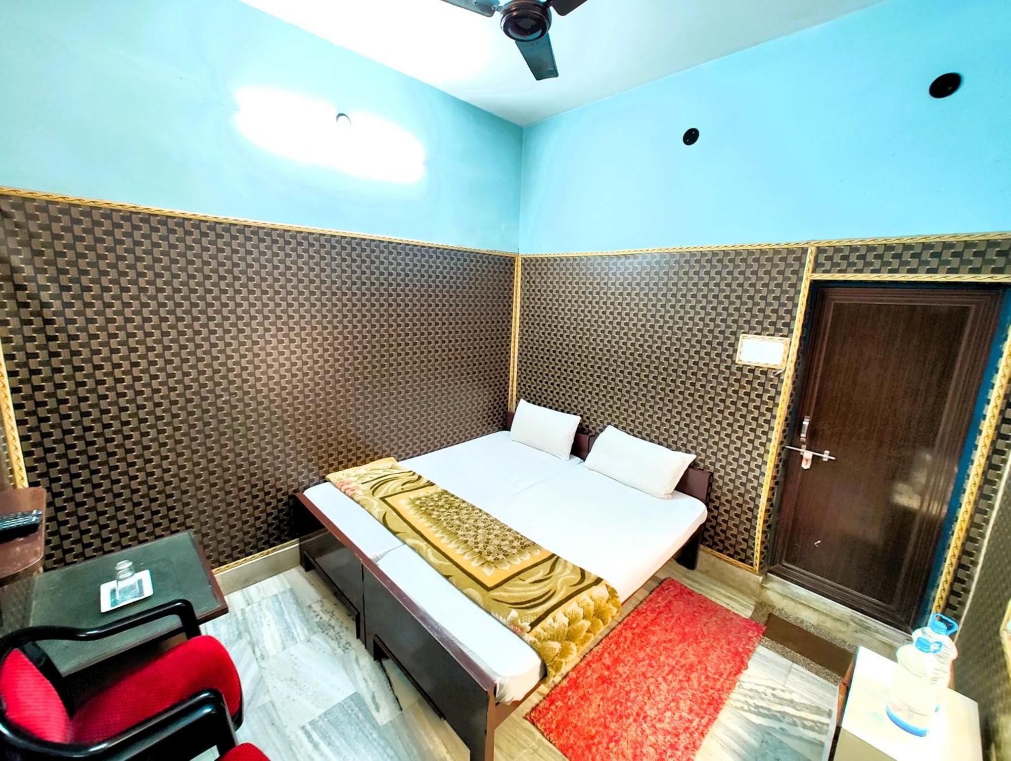 Homestay M R Teerth - Shri Kashi Vishwanath Temple - Perfect Location With Comfortable *