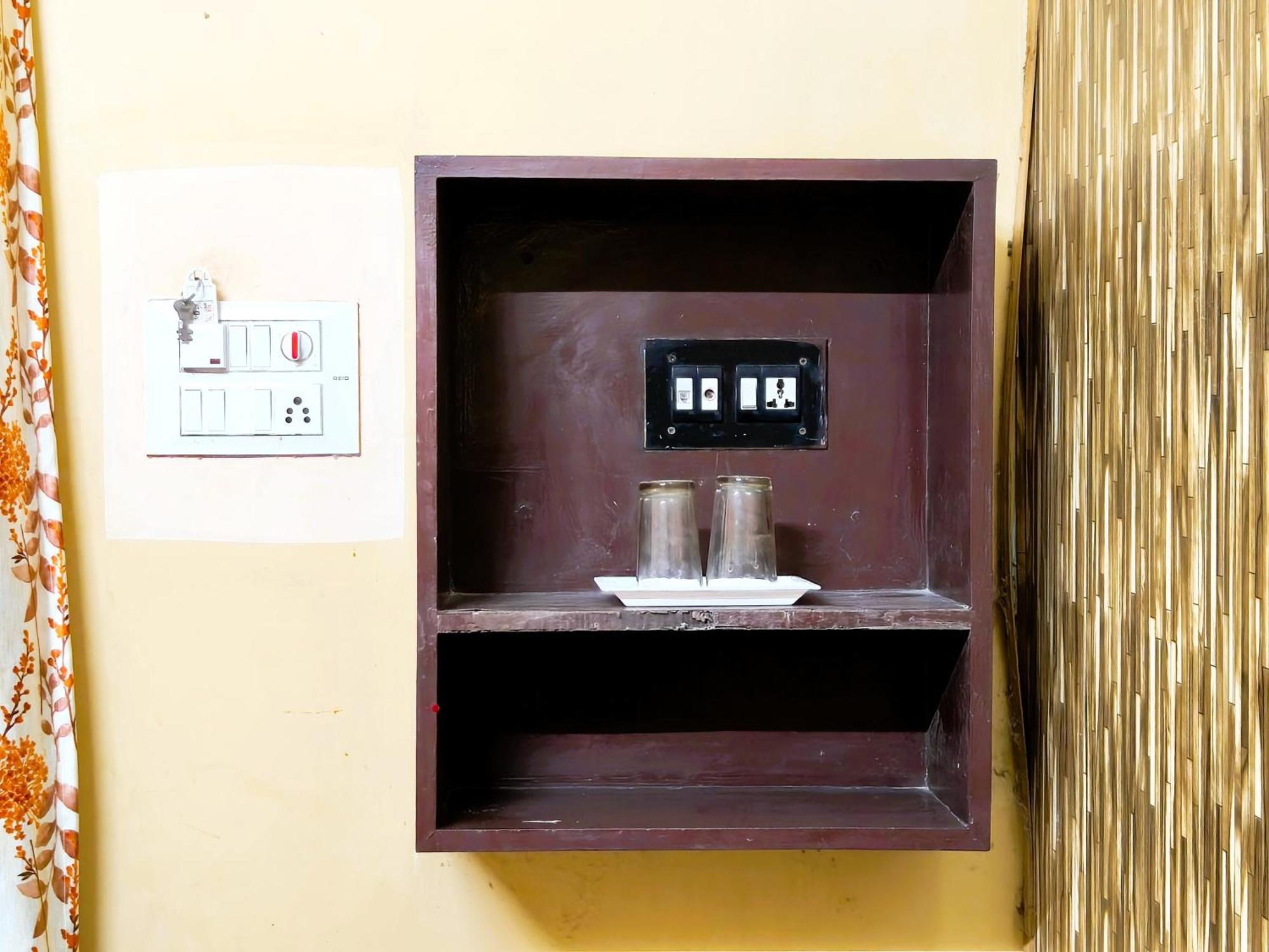 Homestay M R Teerth - Shri Kashi Vishwanath Temple - Perfect Location With Comfortable Varanasi