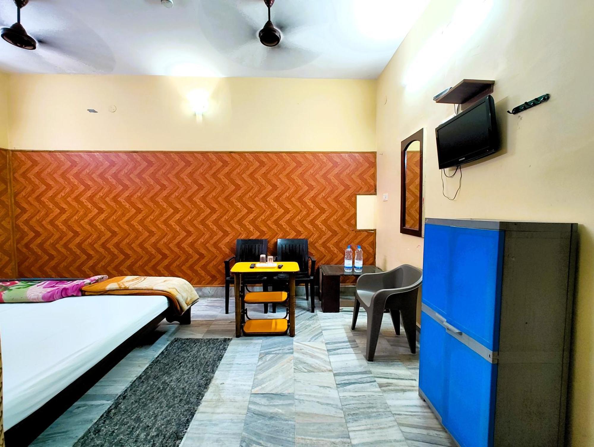 M R Teerth - Shri Kashi Vishwanath Temple - Perfect Location With Comfortable *