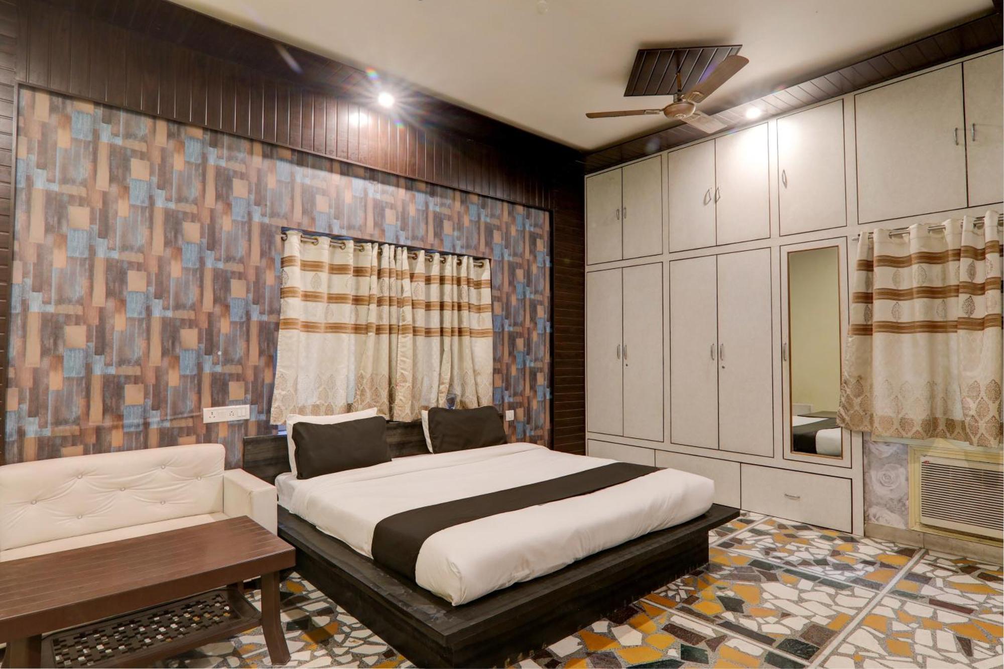 Hotel O Flagship Adbhut Moment Varanasi