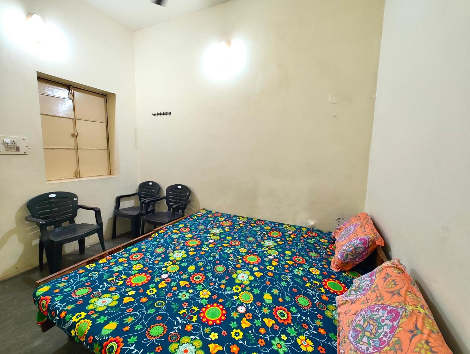 Homestay Shanti Near Manikarnika Ghat