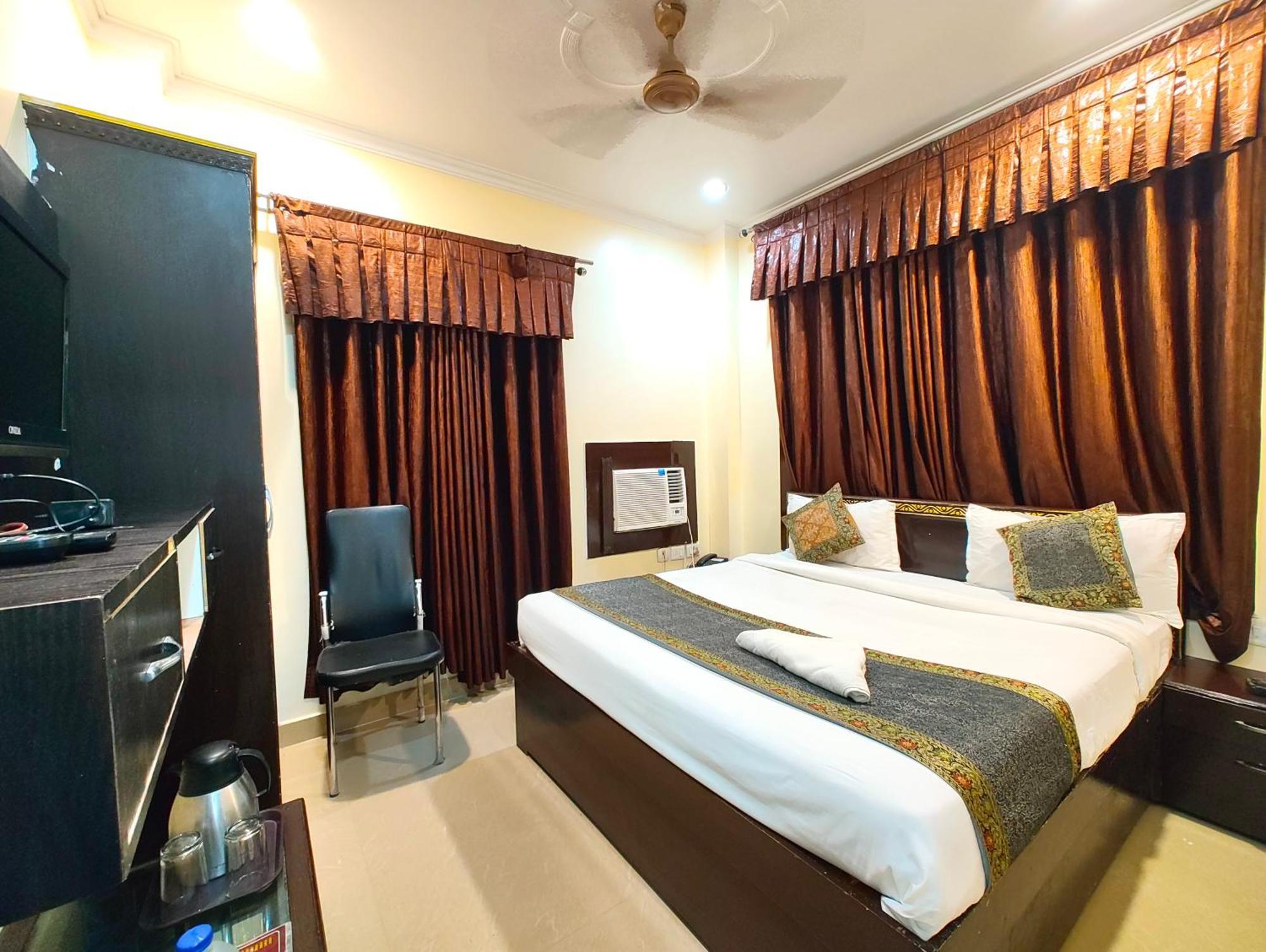 Ashoka Grand Kashi Vidyapith ! - Near Railway Station, With Wifi-restaurant-and-parking-facilities-prime-location-best Selling In Homestay Varanasi