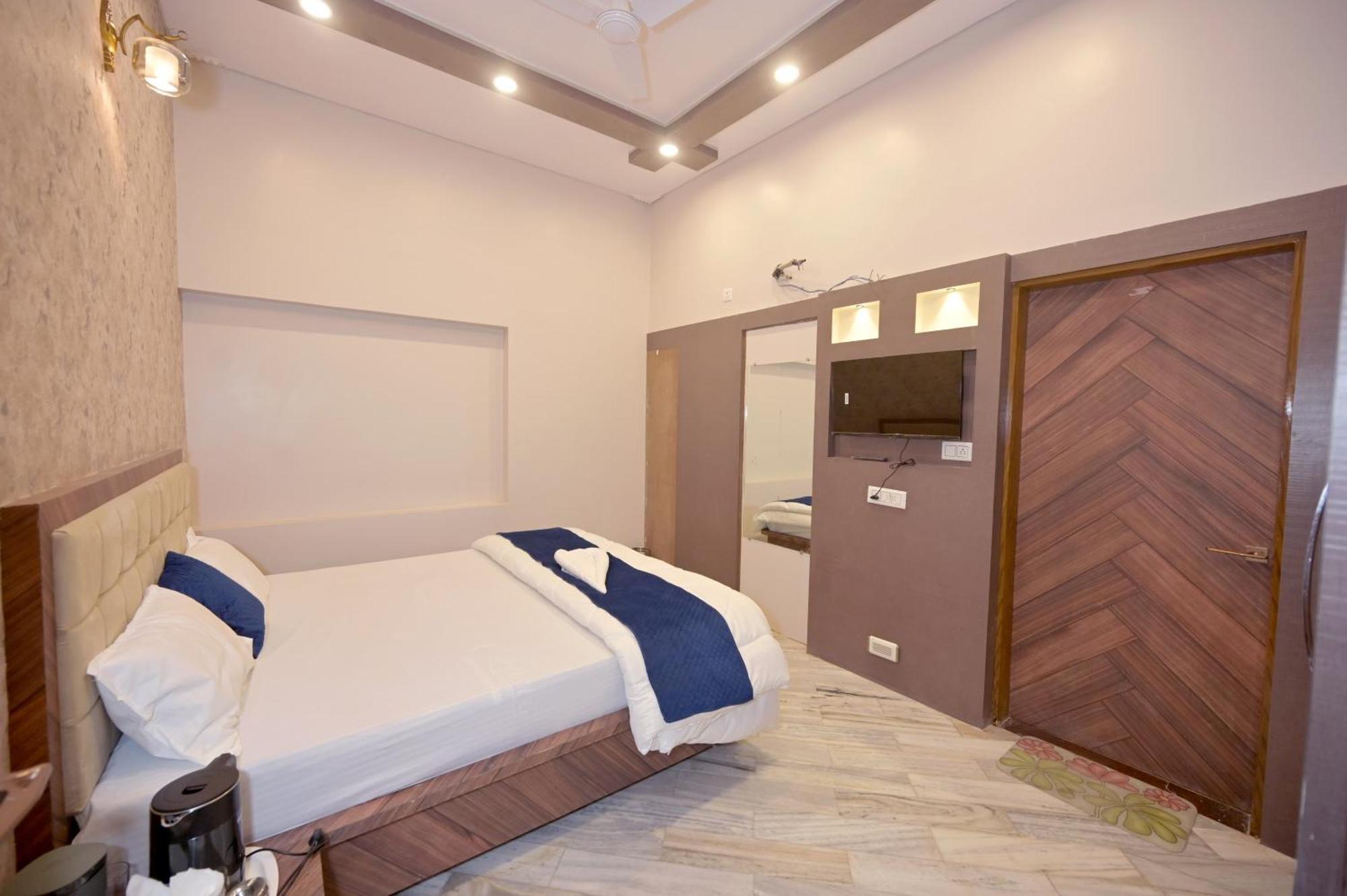 Hotel Char Dham Palace
