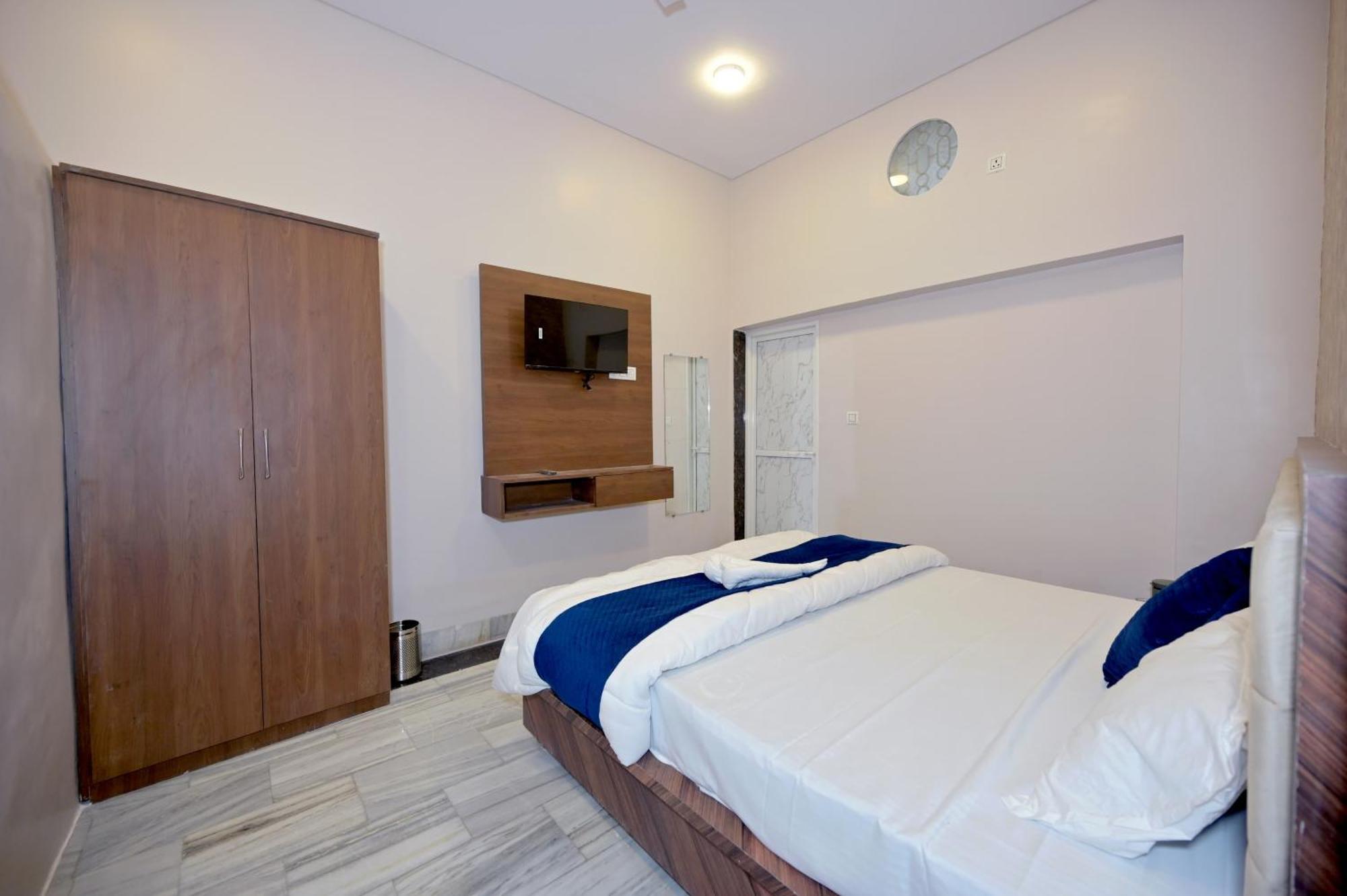 Char Dham Palace Hotel