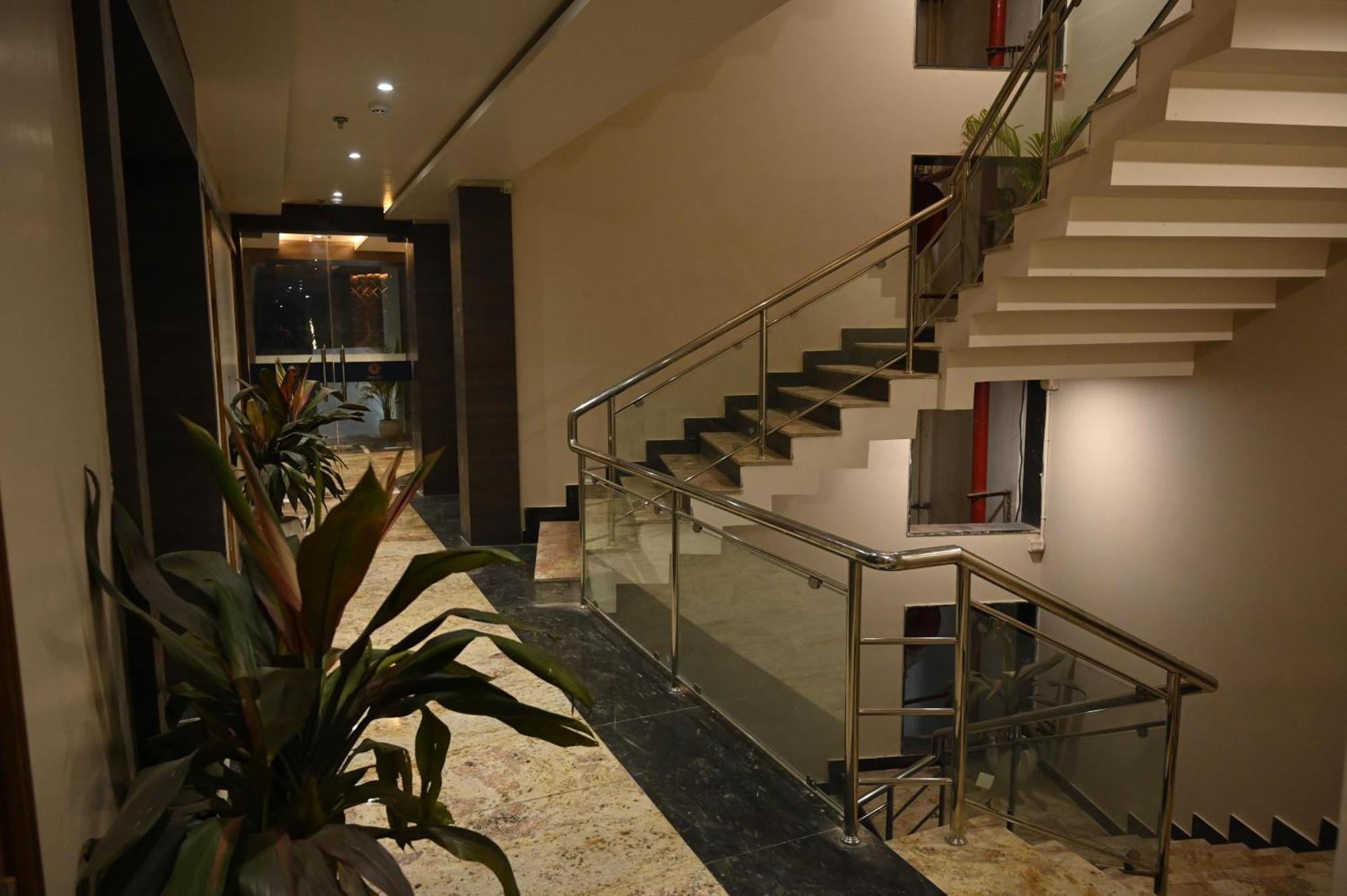Hotel Sainik Grand 3*