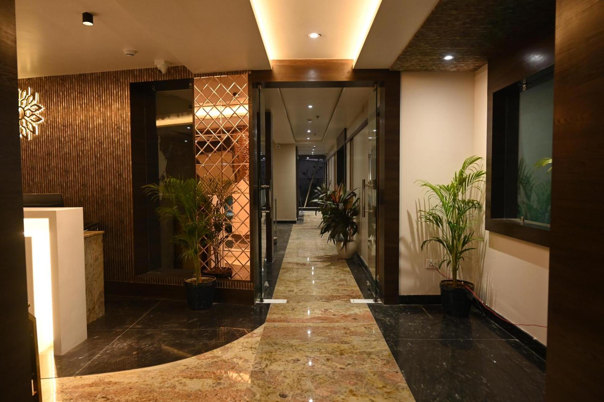 Sainik Grand 3* Varanasi