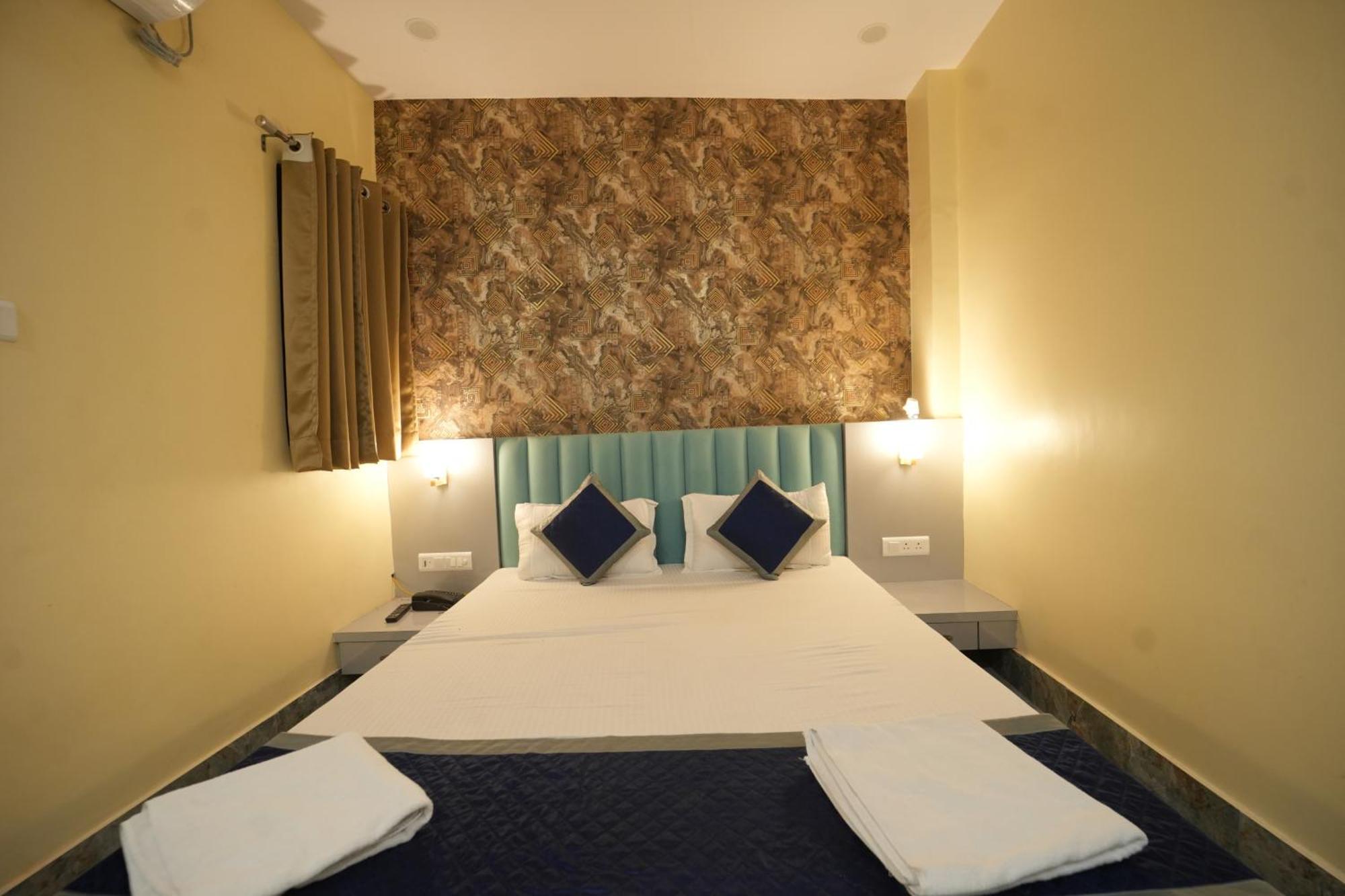 Hotel Kashi Pilgrim 4*