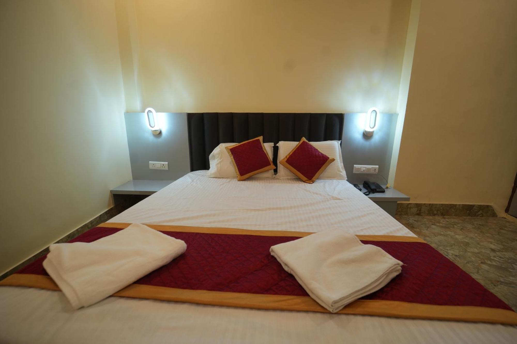 Hotel Kashi Pilgrim 4*