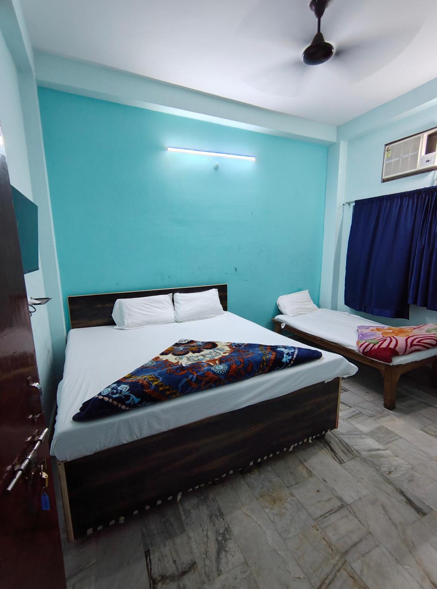 Sharad Hotel