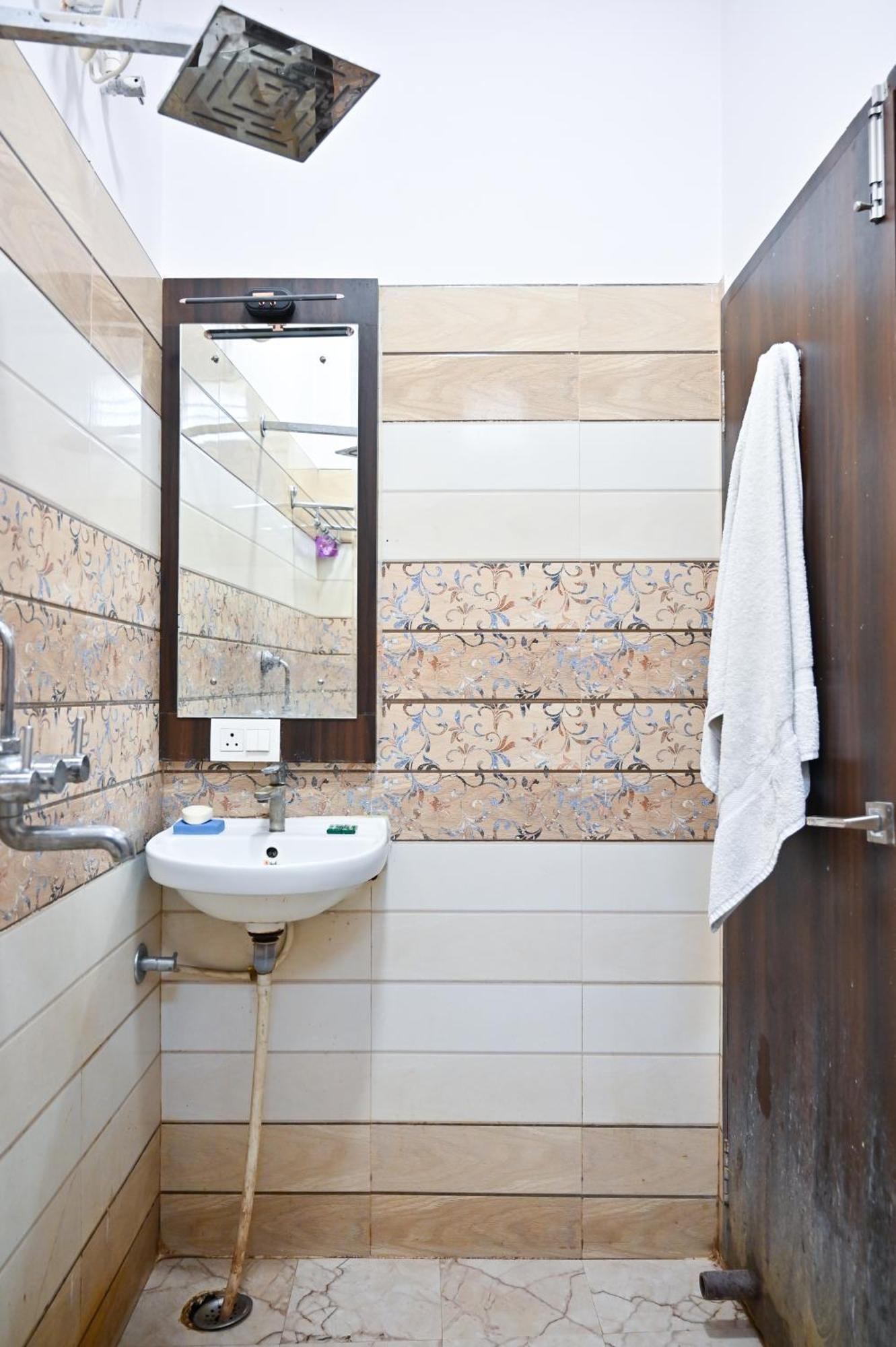 Hari Gopal Hotel 3*