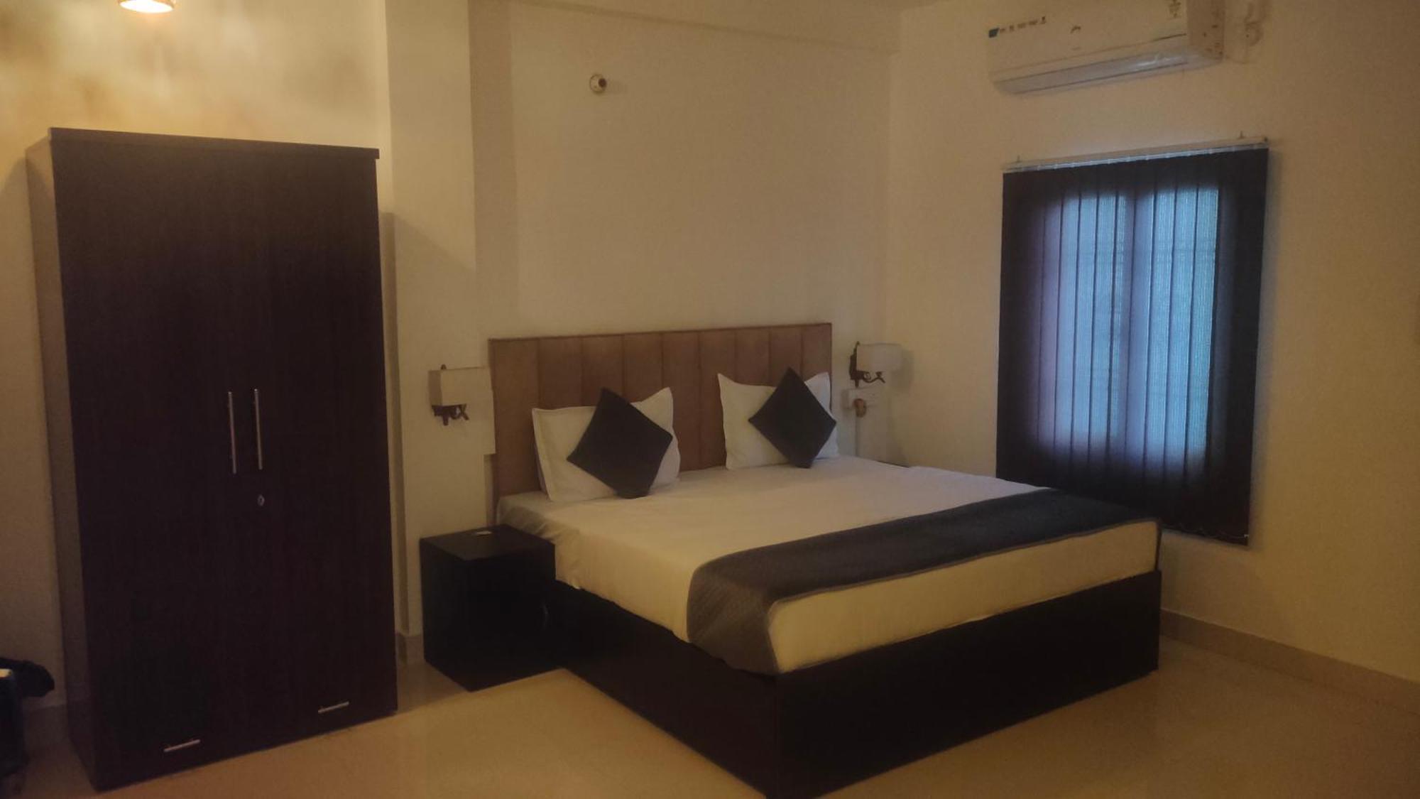 Rudraksh Paradise Bed & Breakfast *