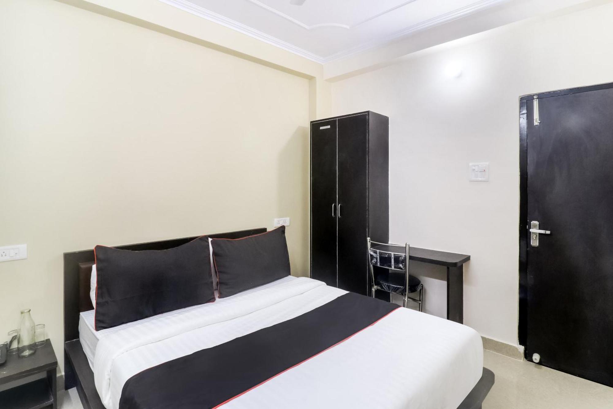 Collection O Pragyapuri Residents Hotel Varanasi