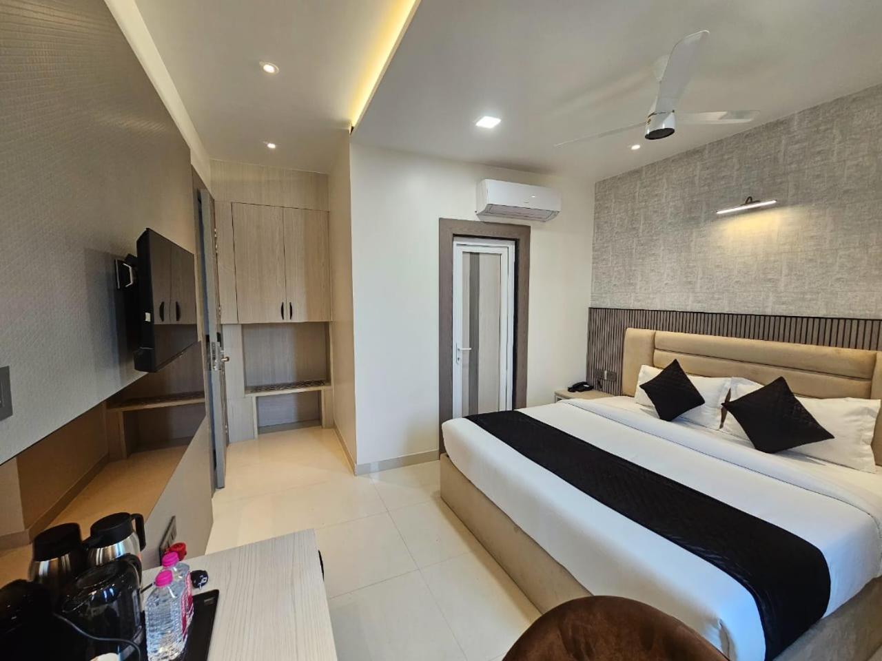 Hotel Glorious Grand A Unit Of The Elegance