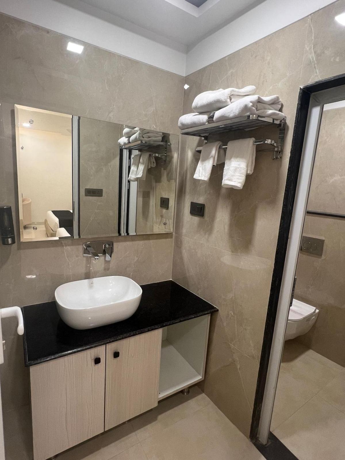 Hotel Glorious Grand A Unit Of The Elegance Varanasi