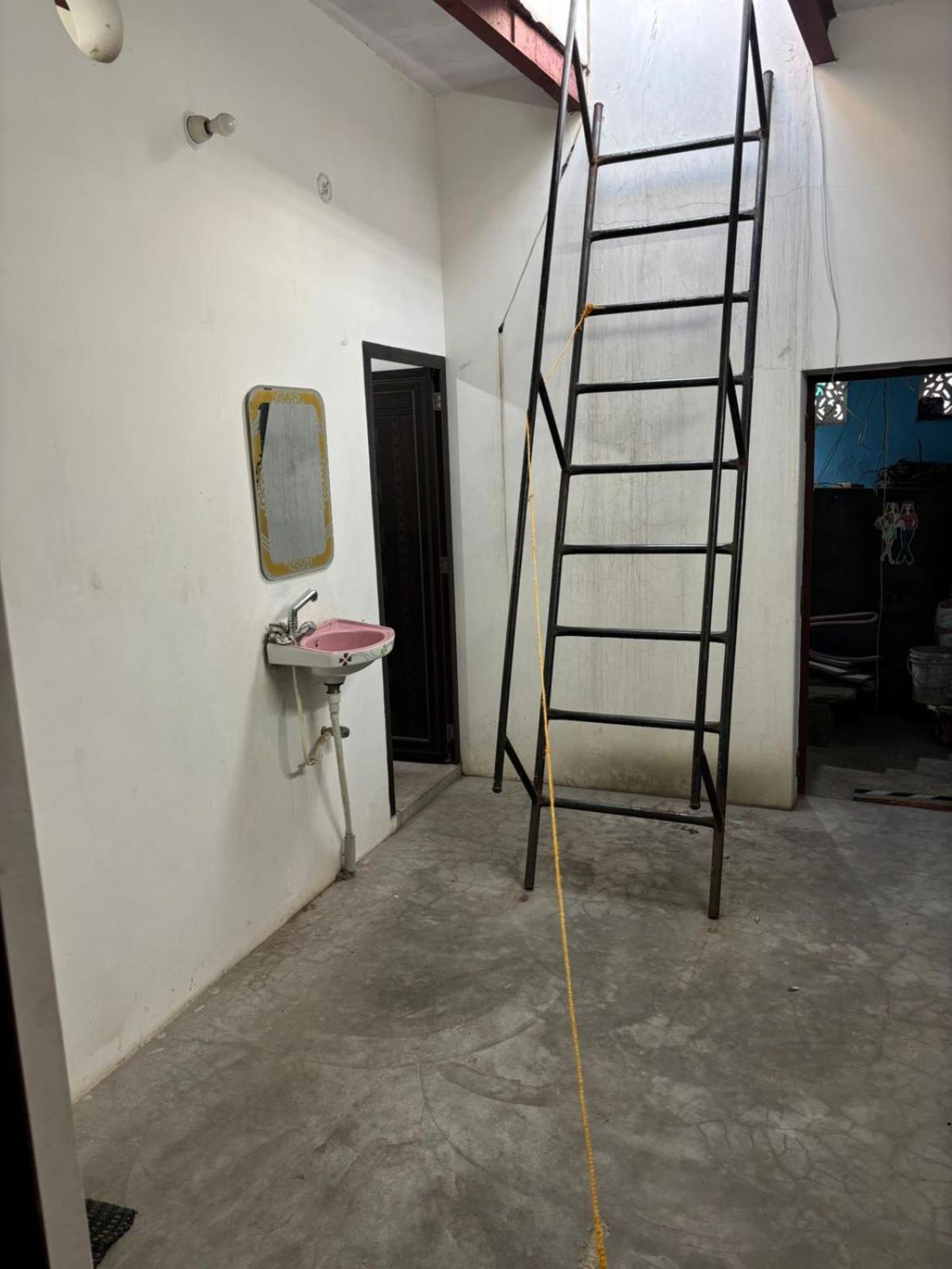 Krishna Homes * Varanasi